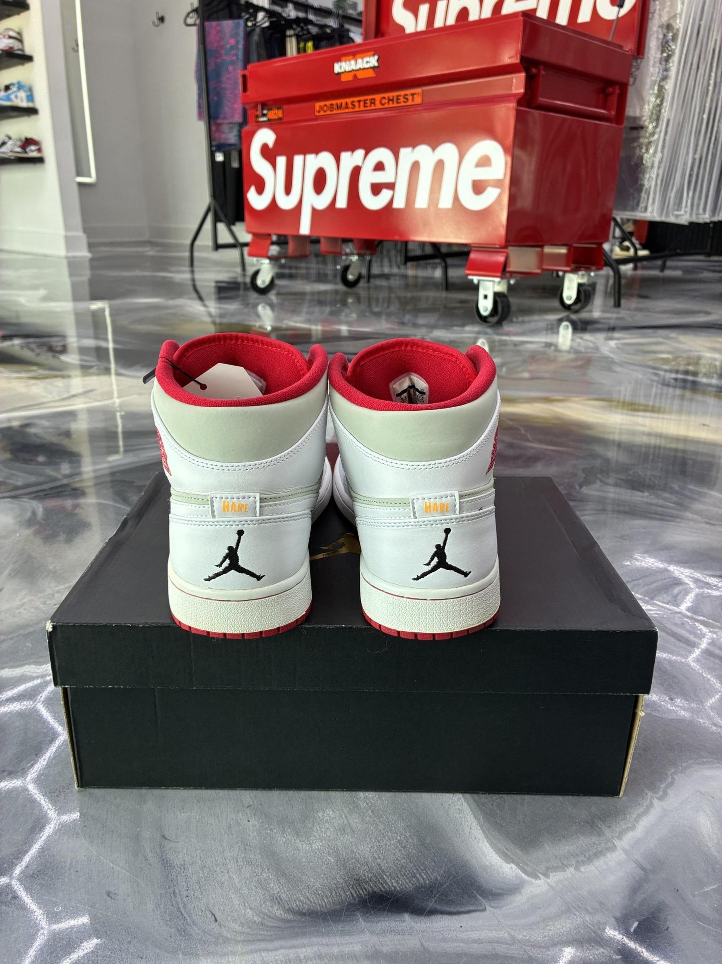 Jordan 1 Mid "Hare" Used Size 9.5