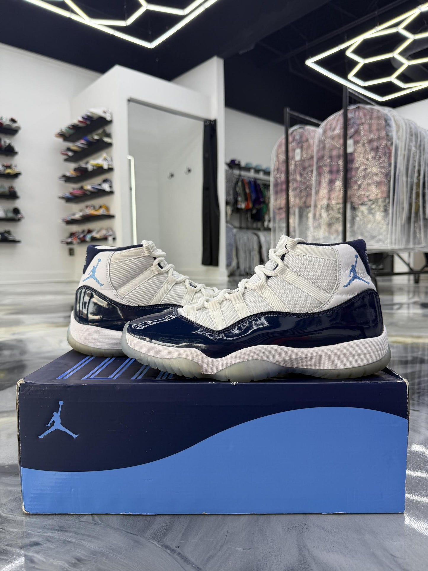 Jordan 11 "Win Like 82" Used Size 9.5