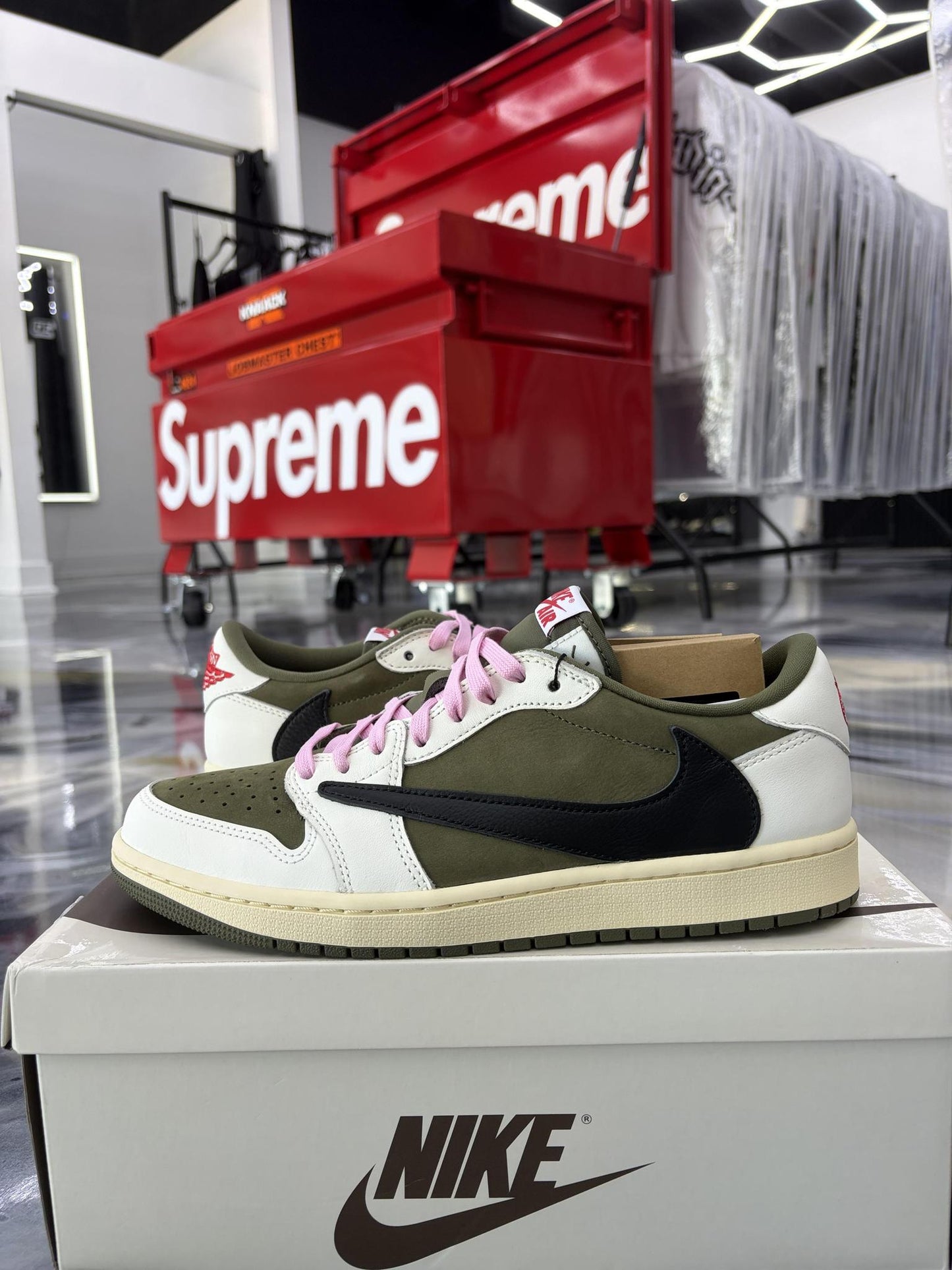 Jordan 1 Low X Travis Scott "Medium Olive" Used Size 9