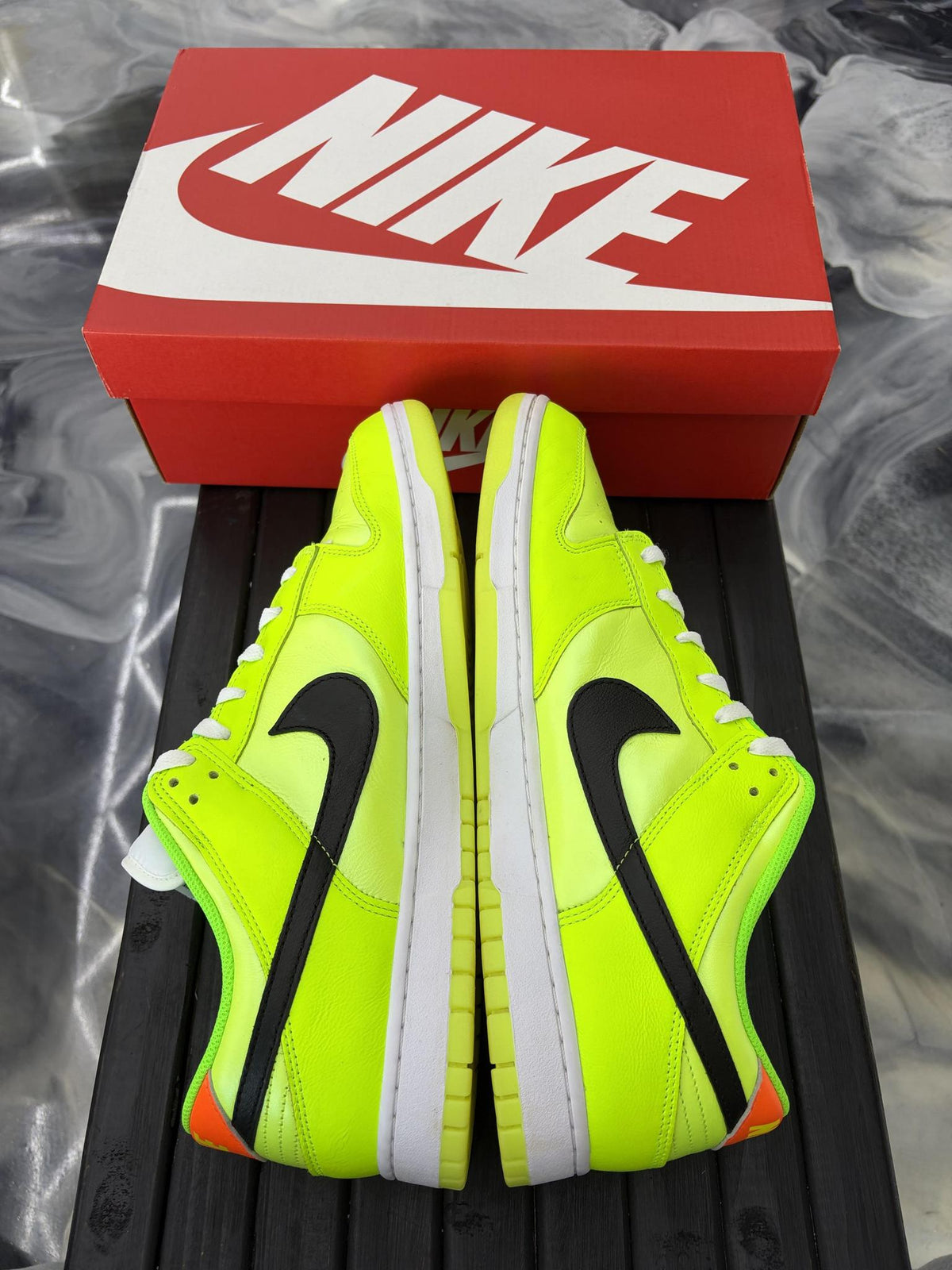 Dunk Low "Splash Volt" Used Size 15