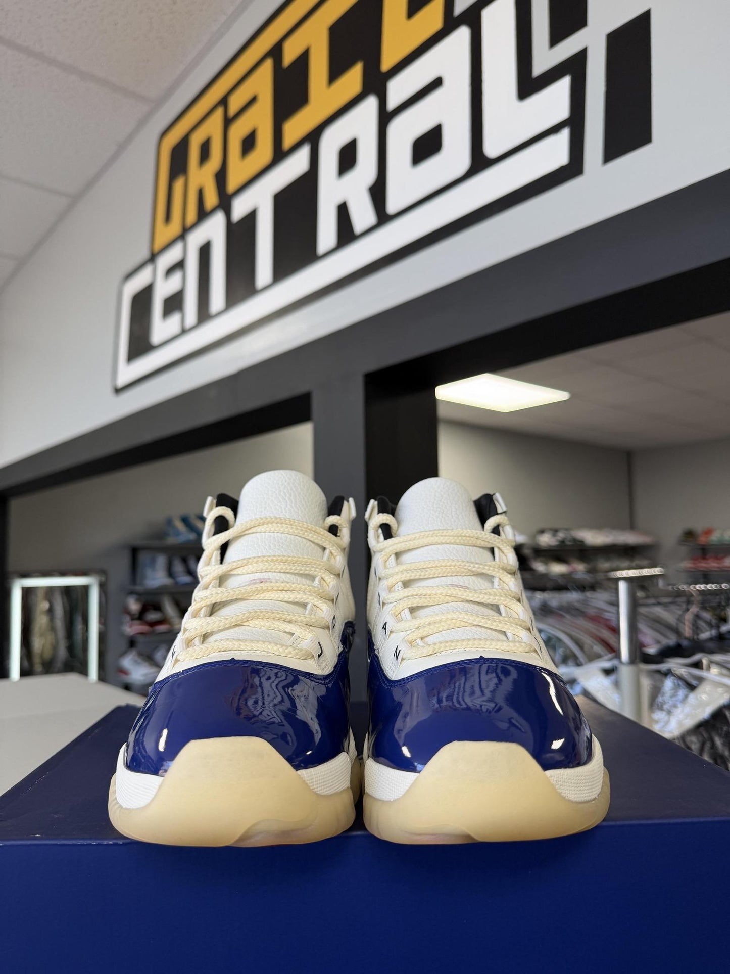 Jordan 11 "Rare Air" Used Size 10