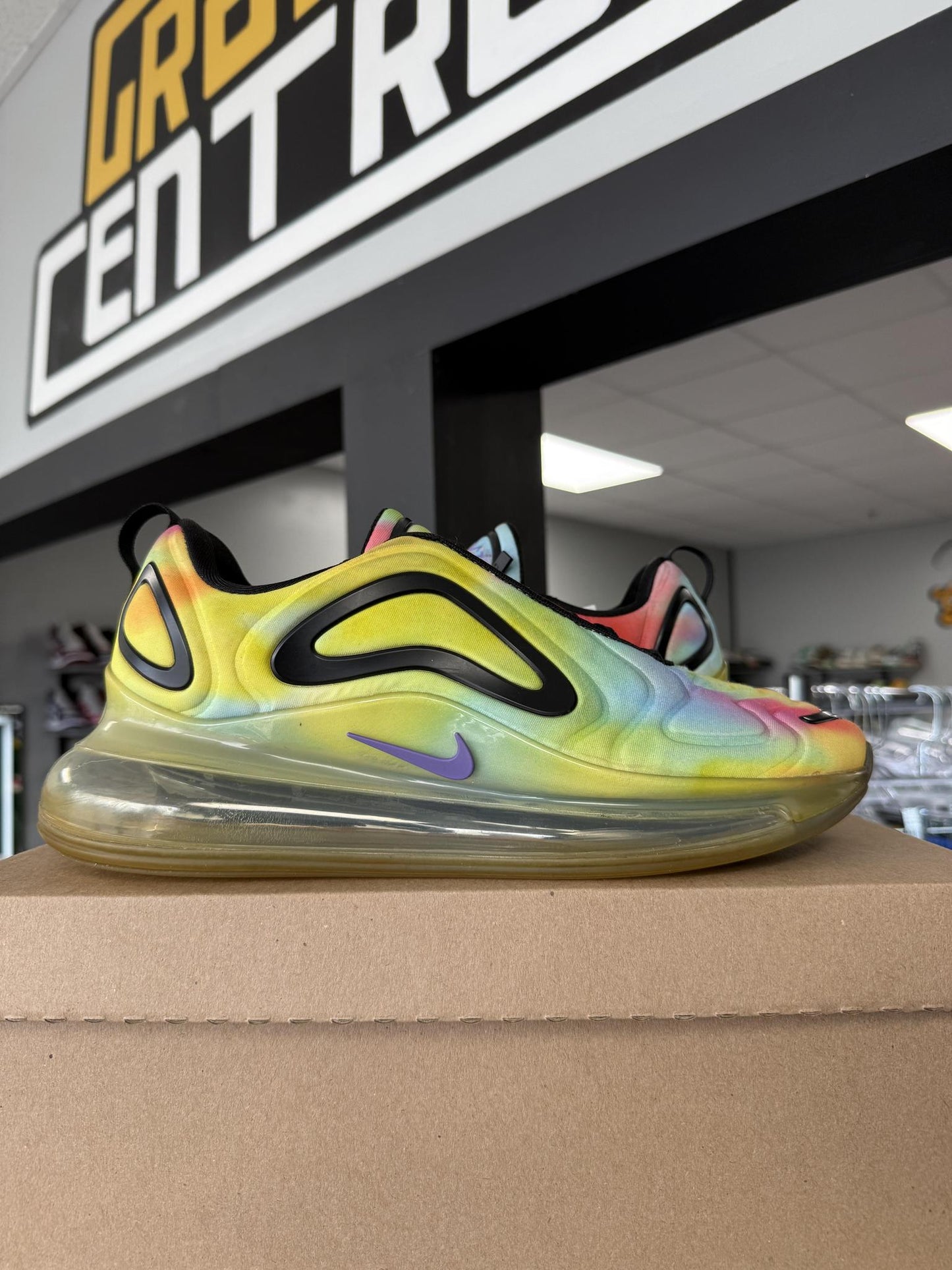 Nike Air Max 720 "Multicolor" Used Size 9.5