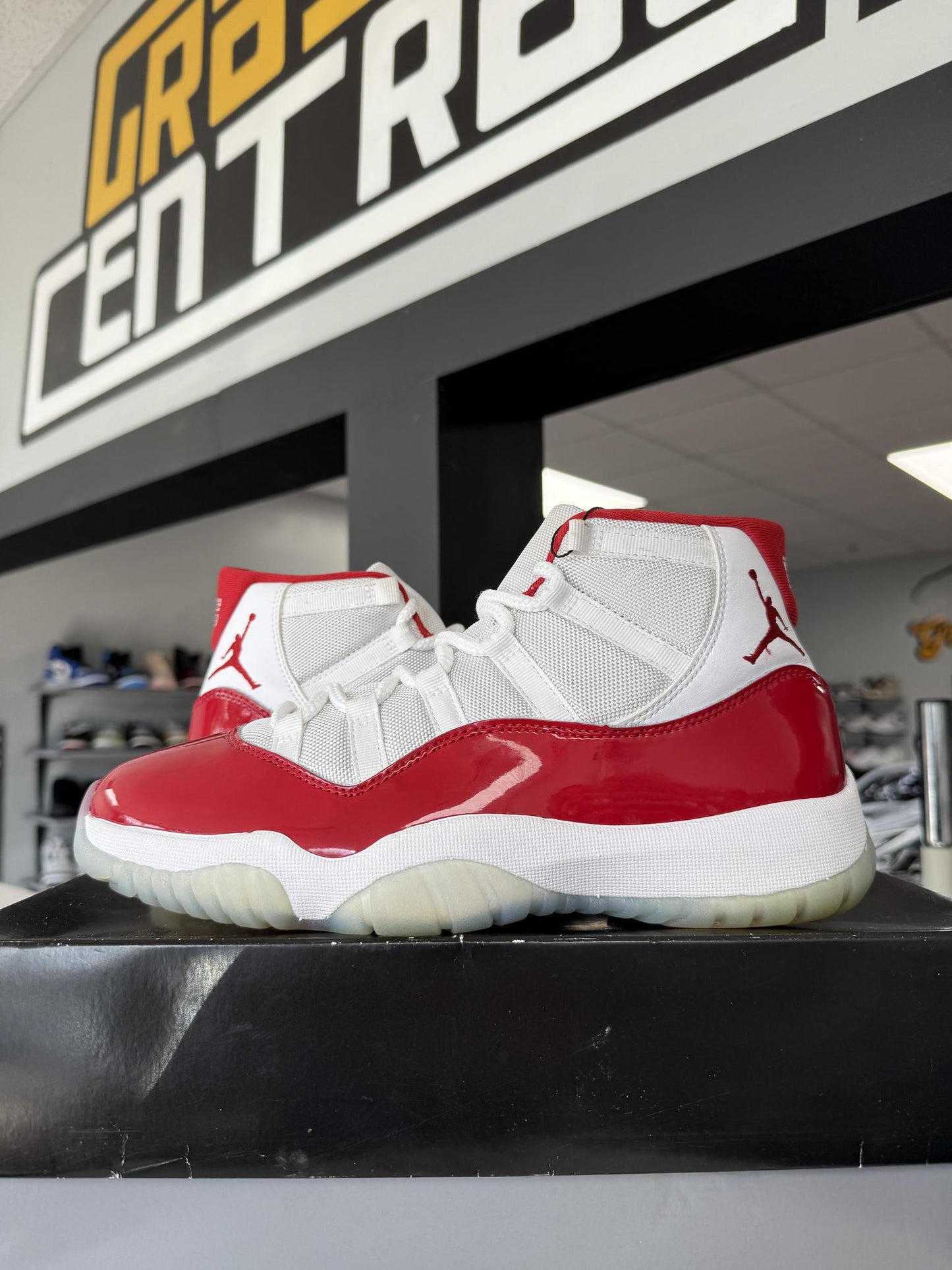 Jordan 11 "Cherry" Used Size 9