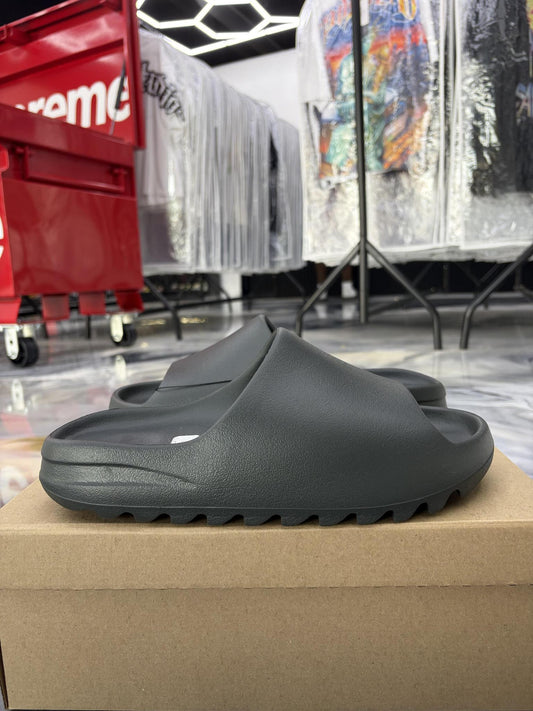 Adidas Yeezy Slide "Onyx" Used Size 11