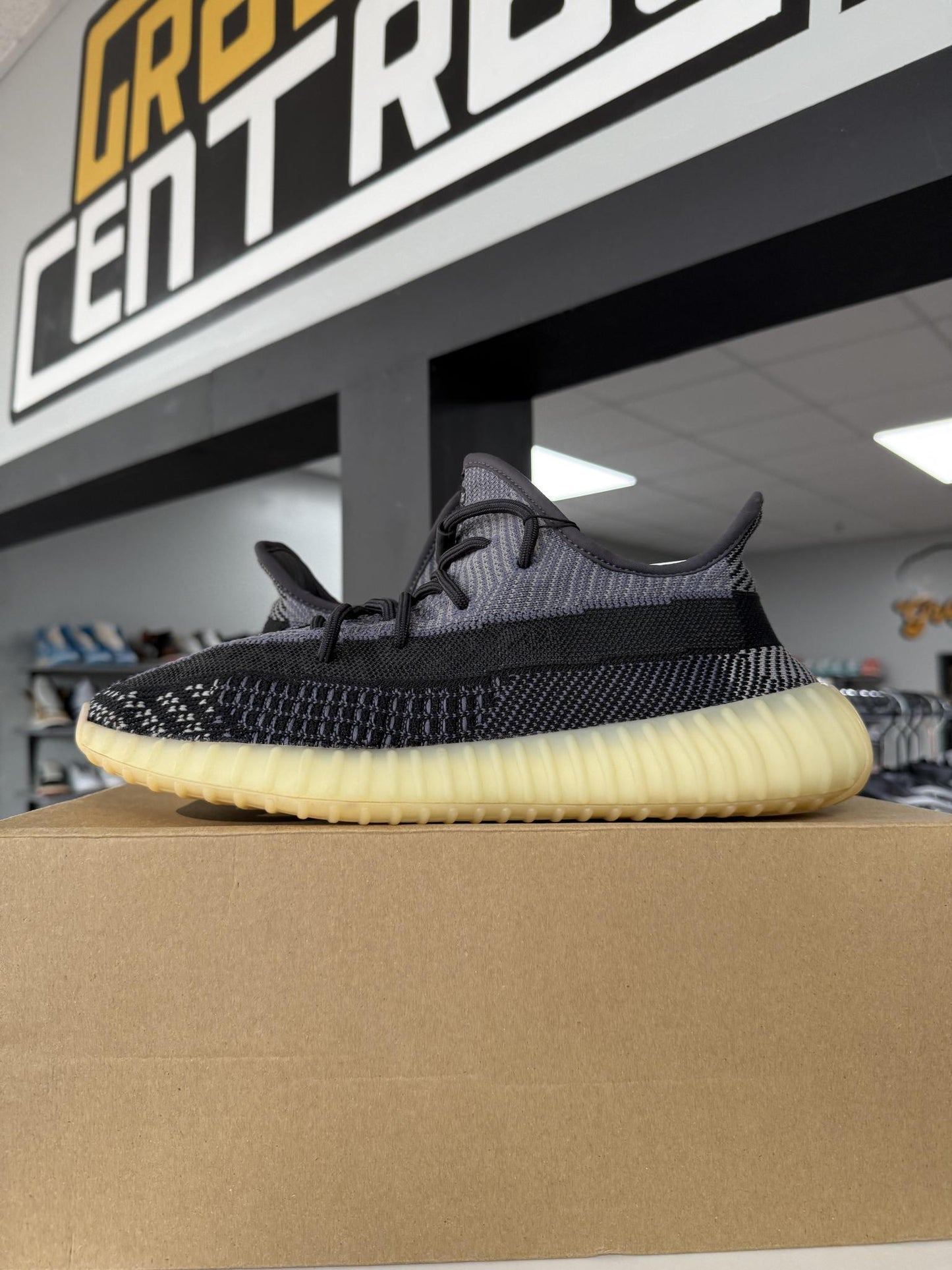 Yeezy 350 V2 "Carbon" Used Size 10.5