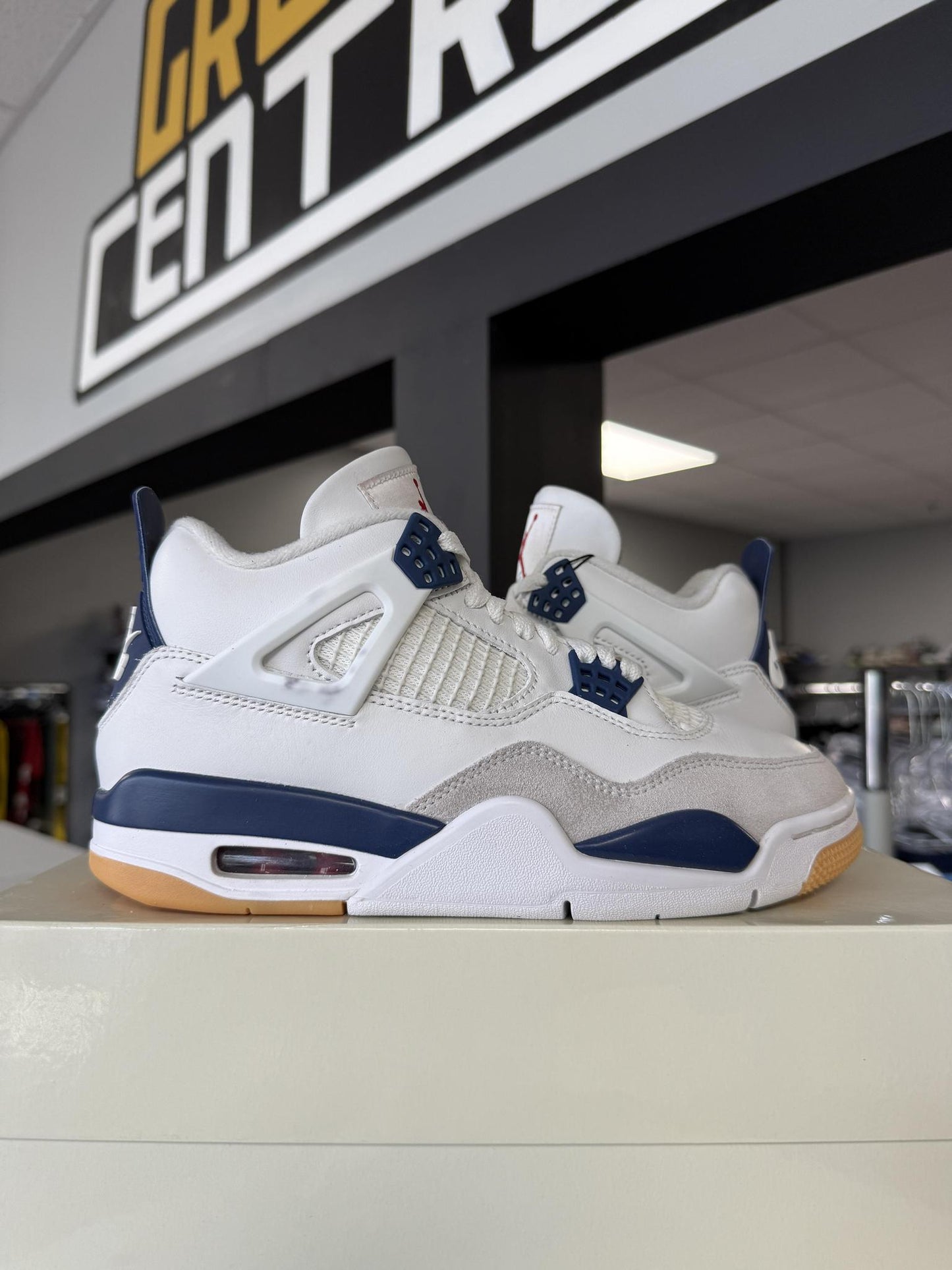 Jordan 4 SB "Navy" Used Size 6Y/7.5W