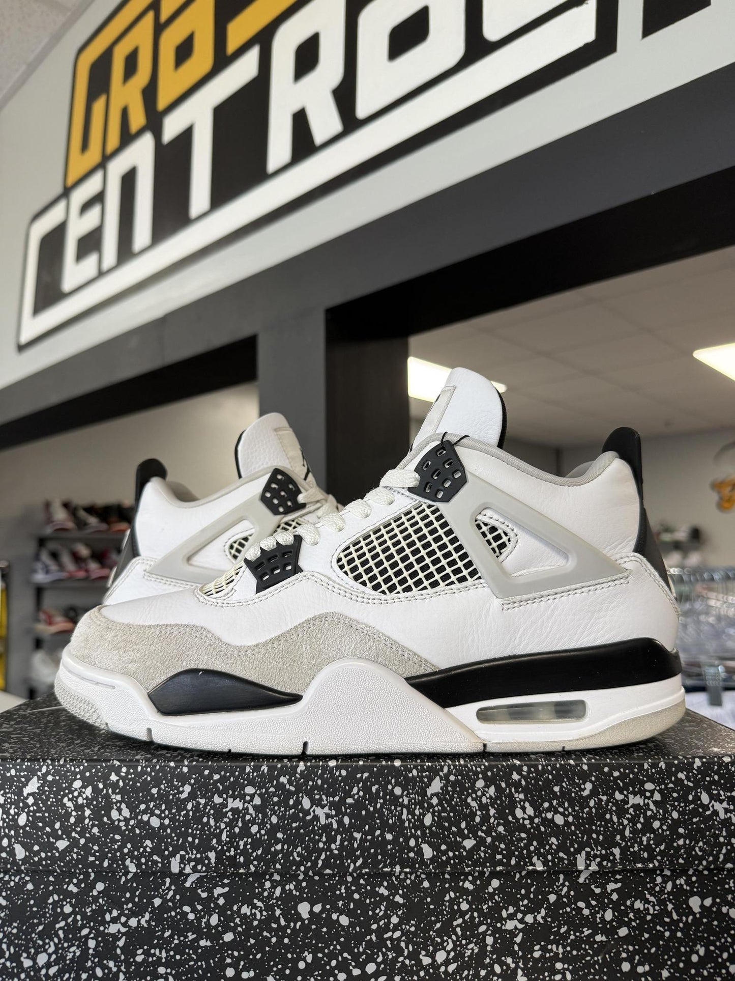 Jordan 4 "Military Black" Used Size 9.5
