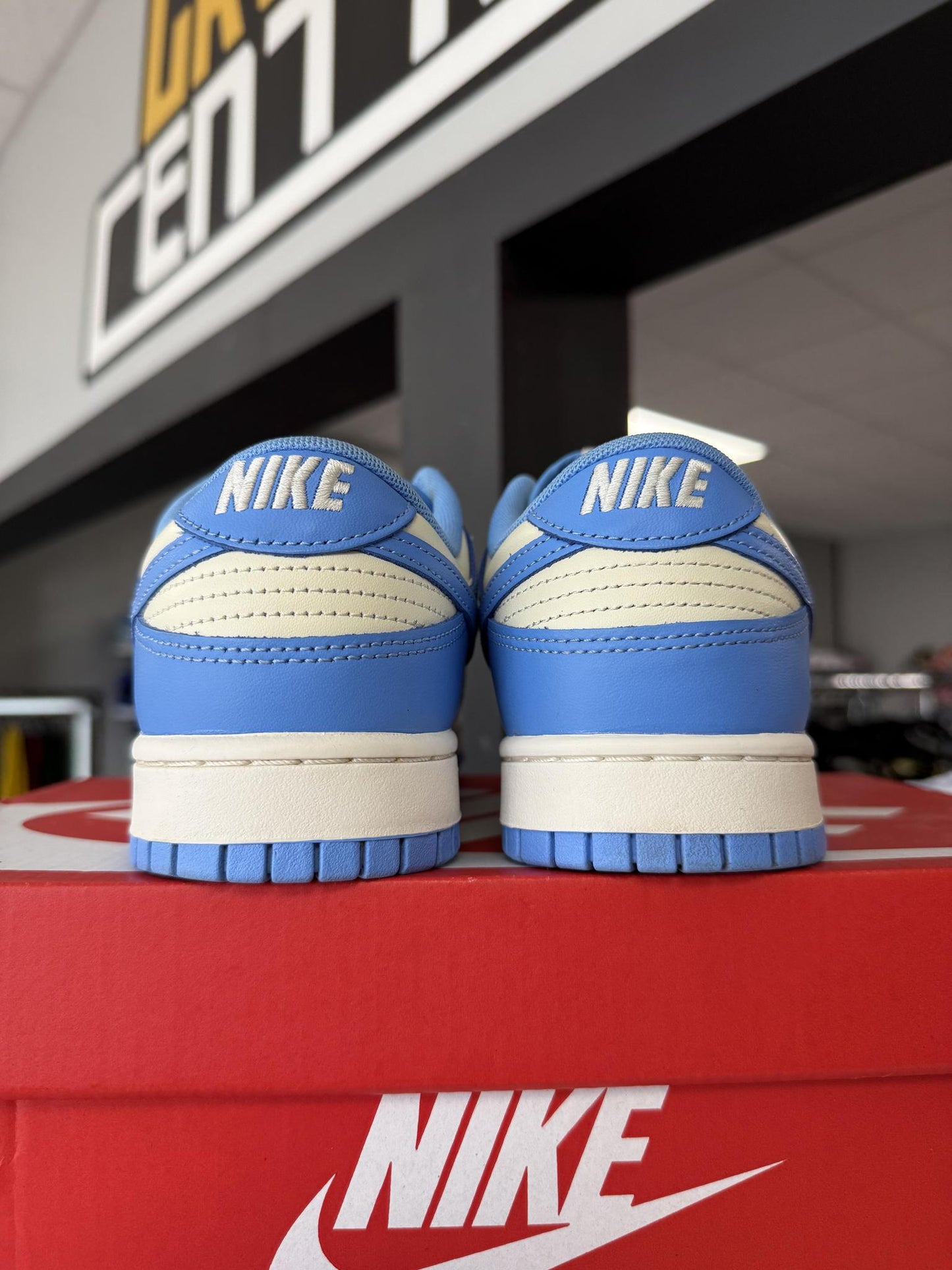 Dunk Low "University Blue" Used Size 9