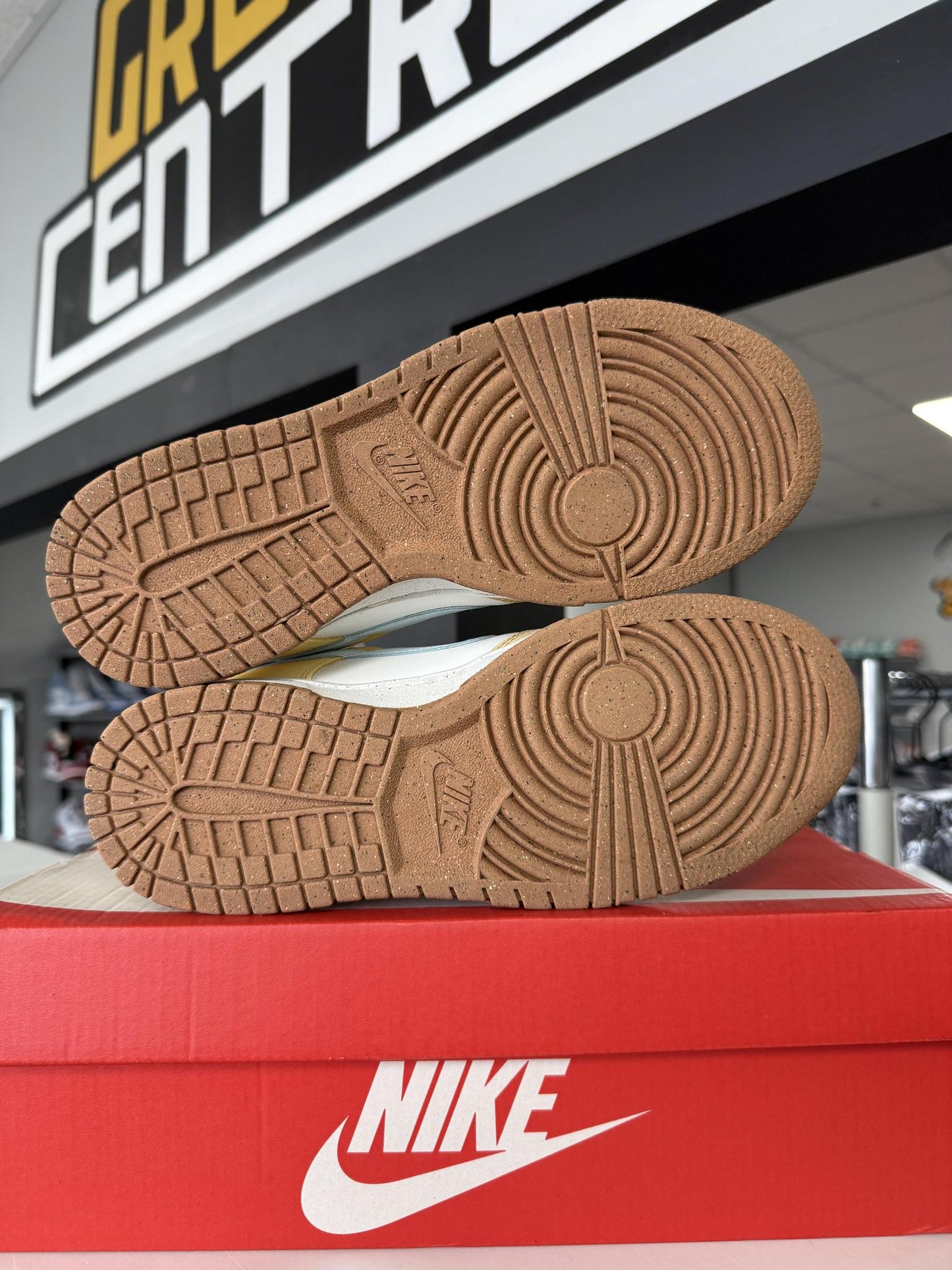Dunk Low "Soft Yellow" Used Size 6.5Y/8W