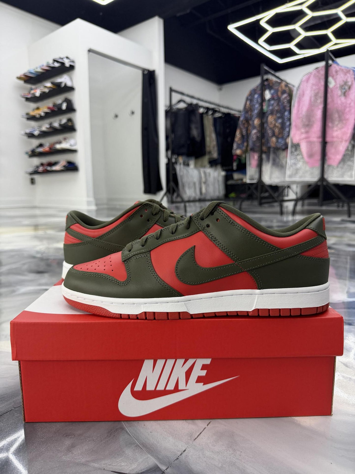 Nike Dunk Low Mystic Red Cargo Used Size 13
