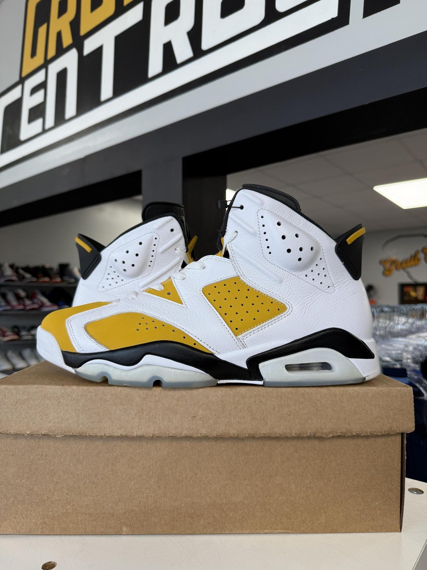 Jordan 6 "Yellow Ochre" Used Size 13