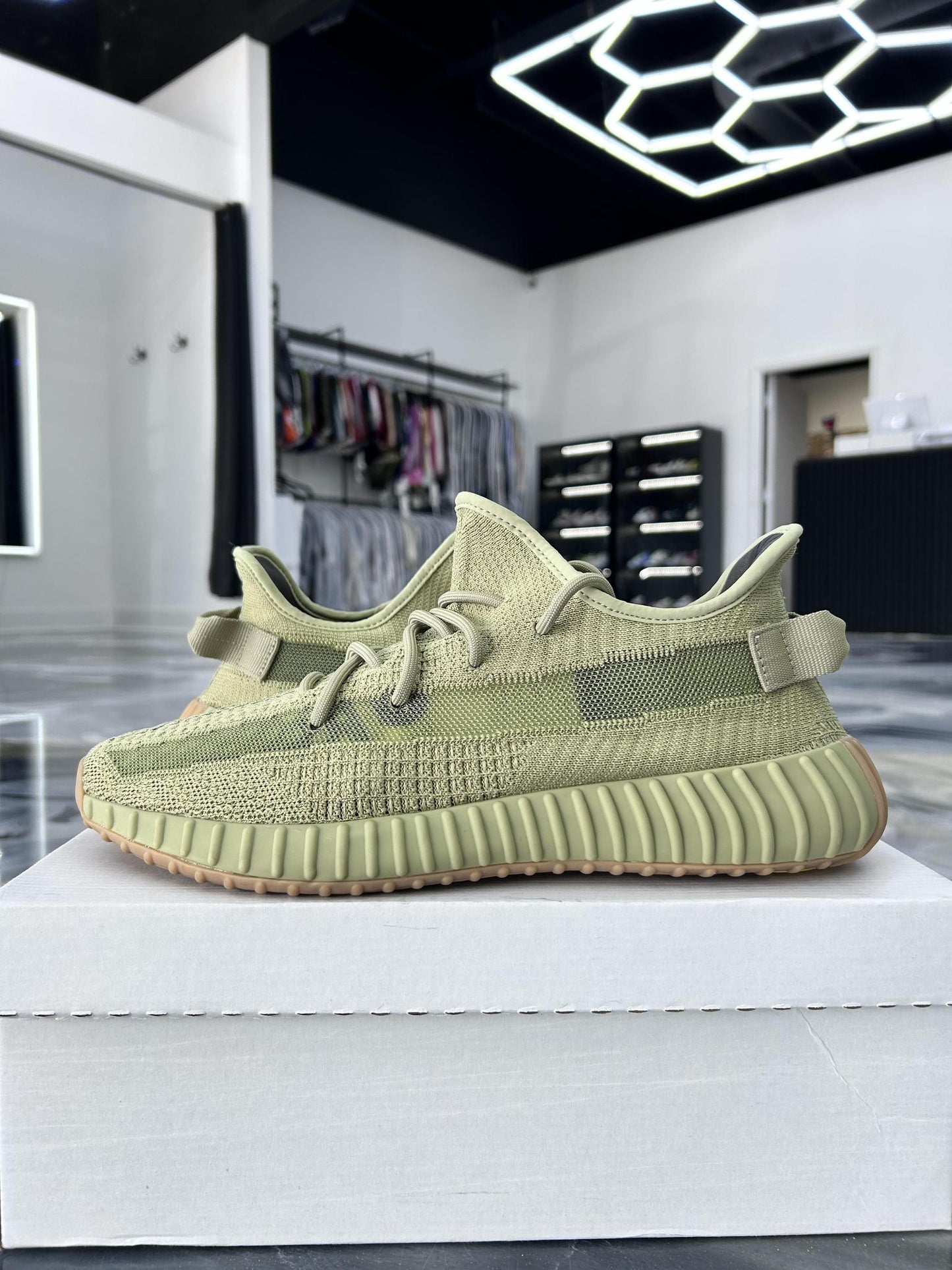 Yeezy 350 V2 "Sulfur" Used Size 12.5