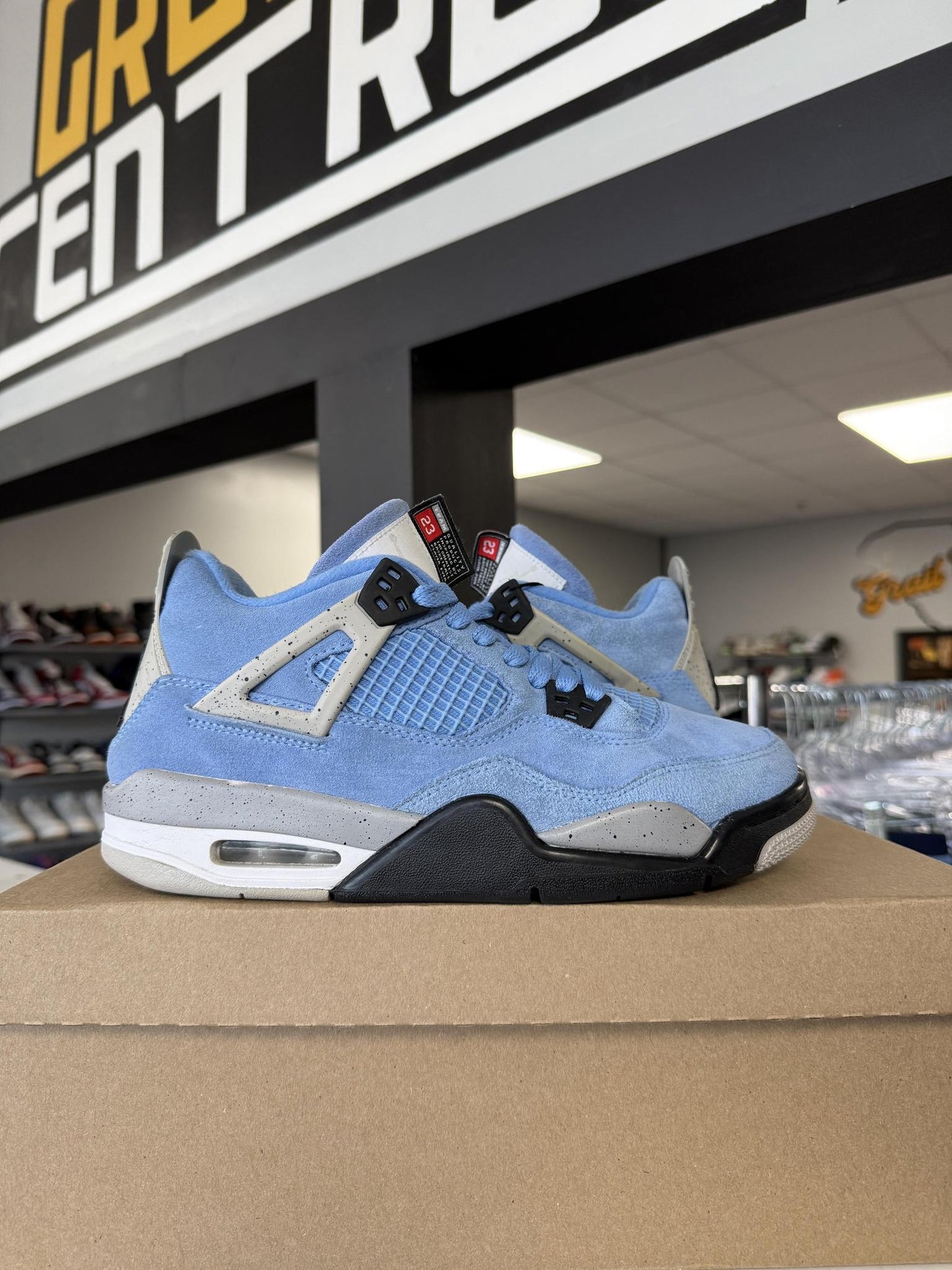 Jordan 4 "University Blue" Used Size 7Y/8.5W