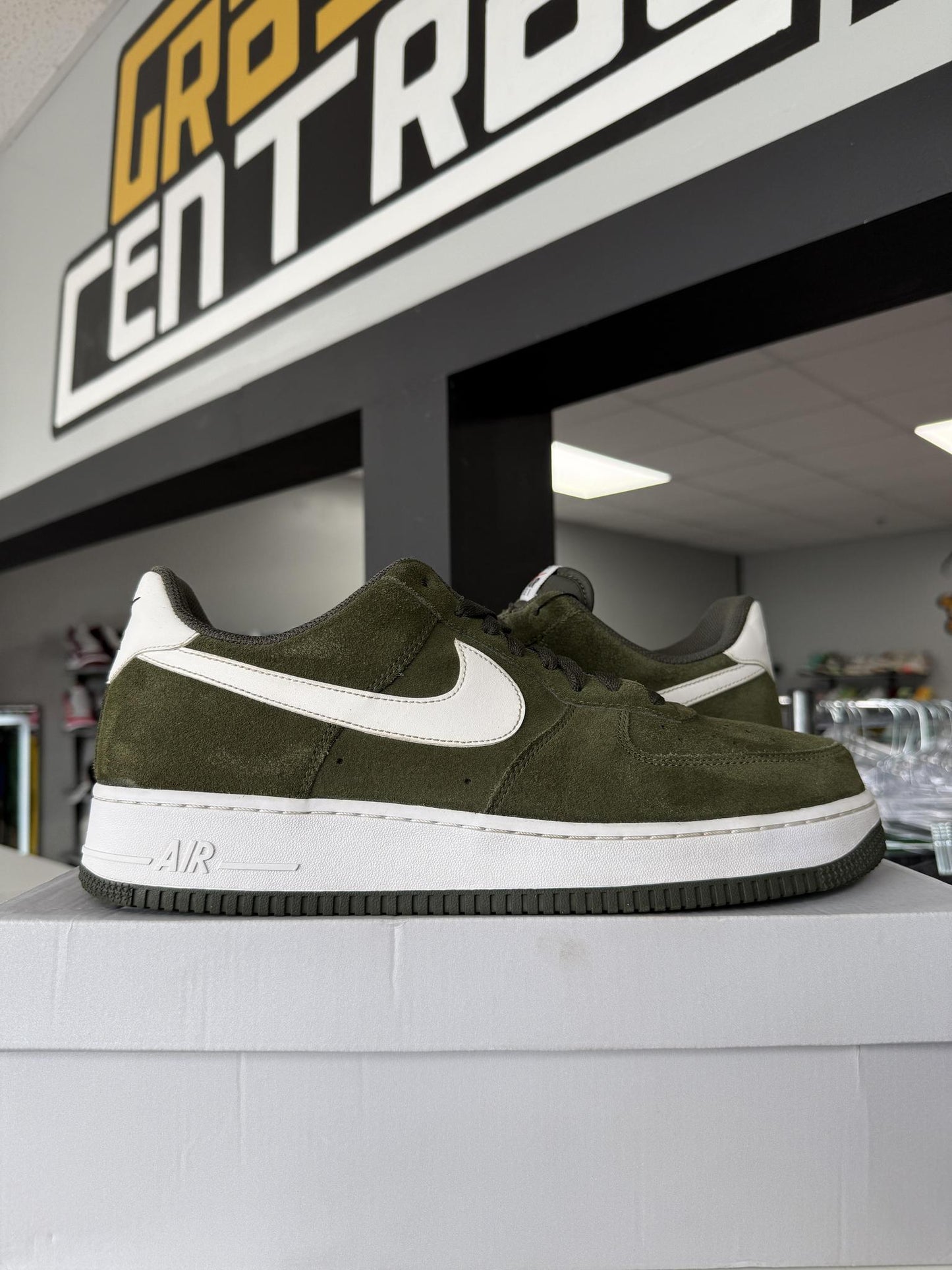 Air Force 1 Low "Olive Green" Used Size 13