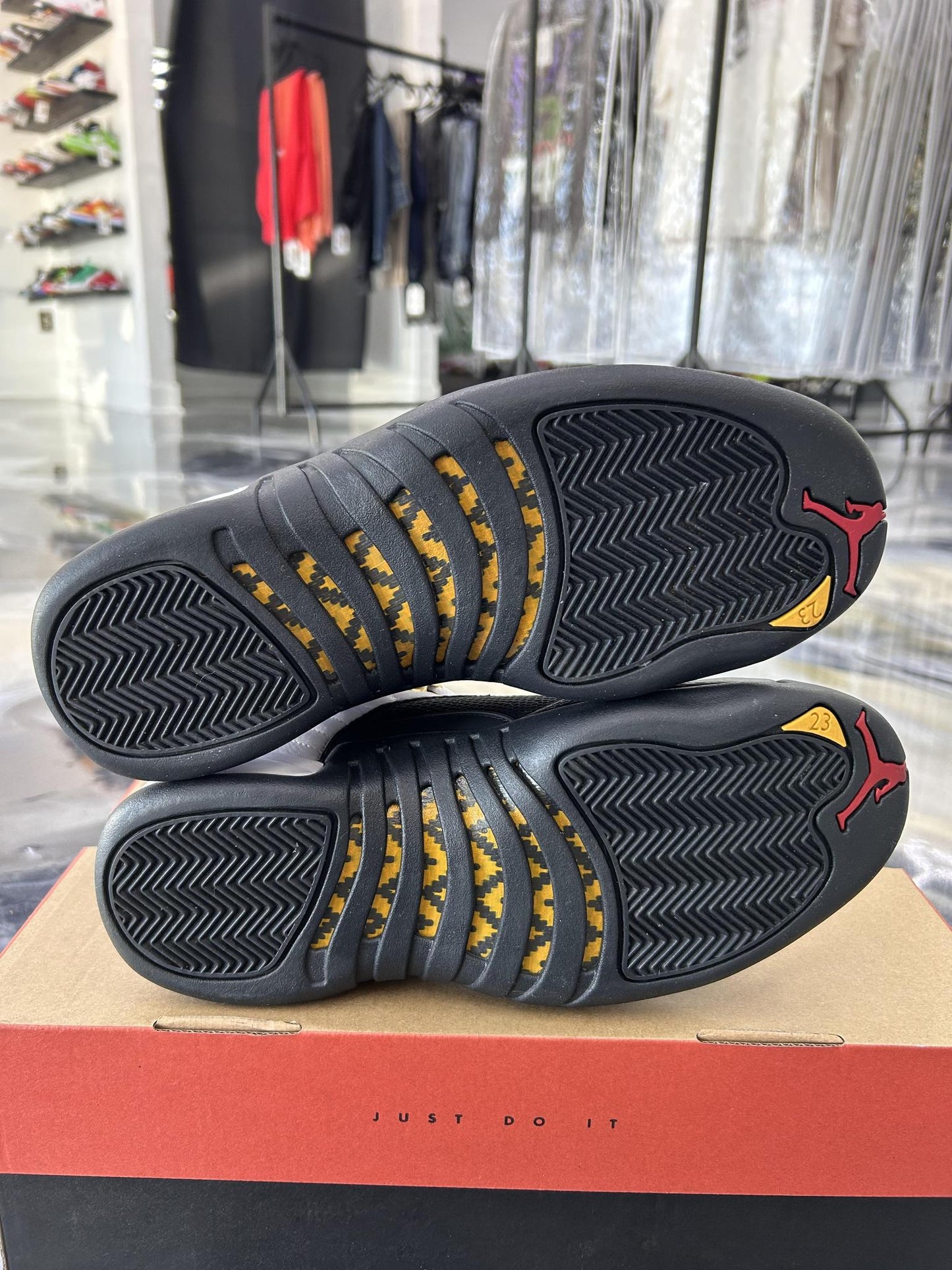 Jordan 12 "Taxi" Used Size 8.5