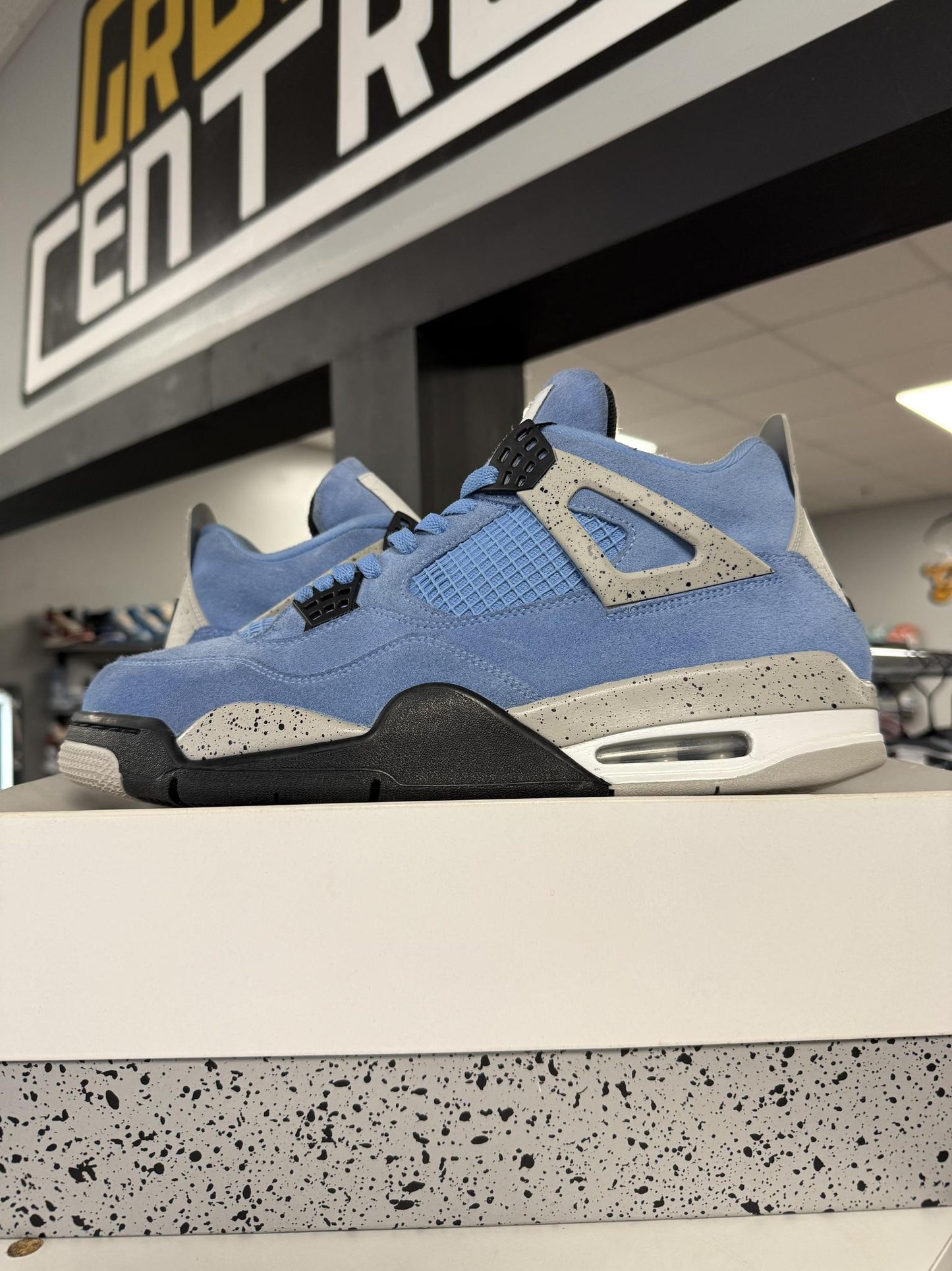 Jordan 4 "University Blue" Used Size 12