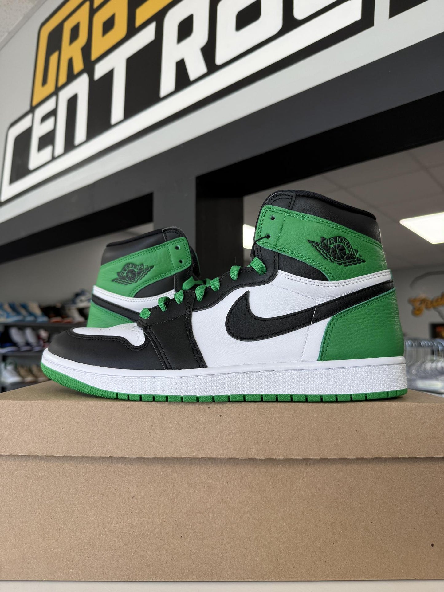 Jordan 1 "Lucky Green" Used Size 11