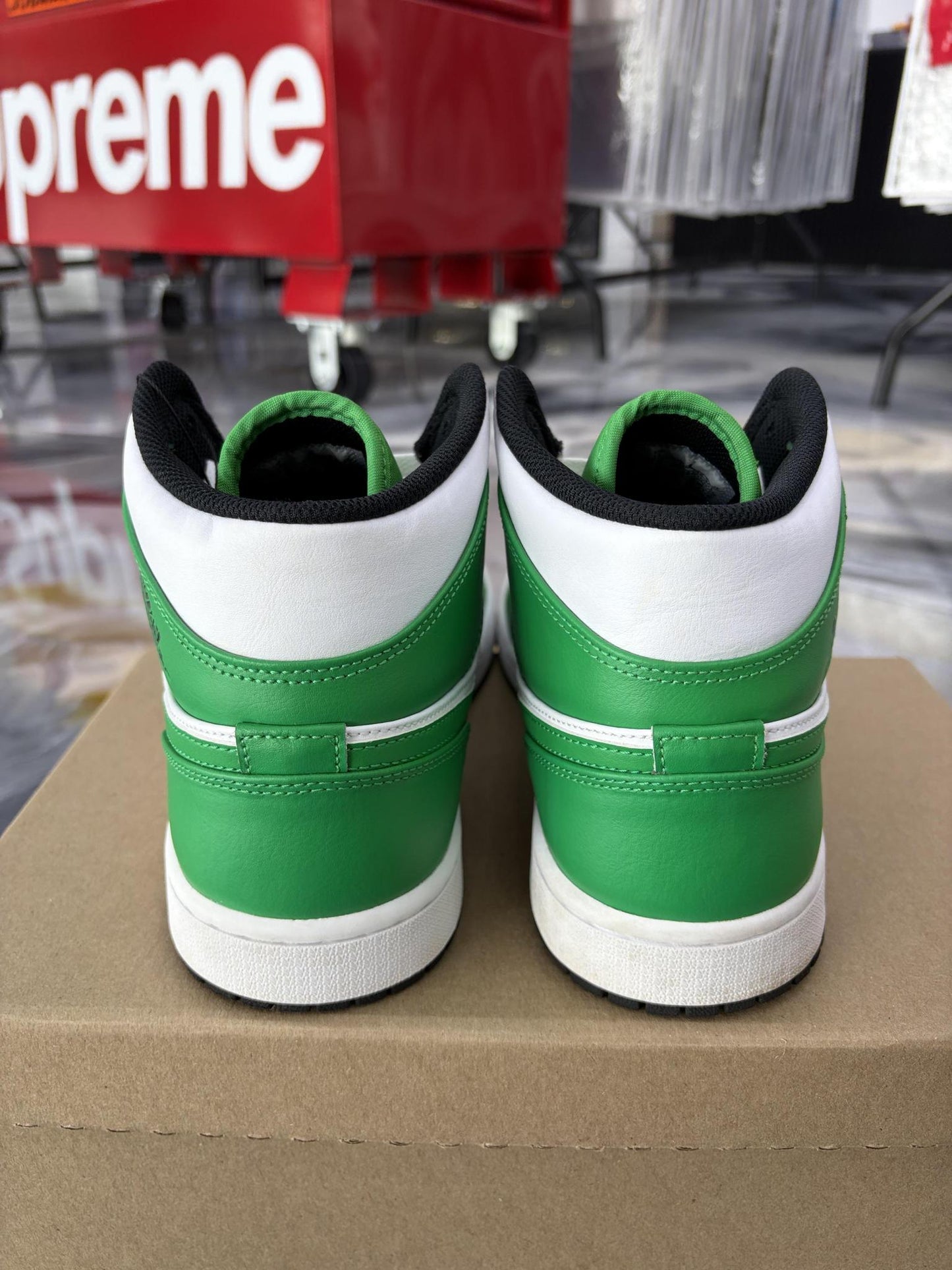 Jordan 1 Mid "Lucky Green" Size 11