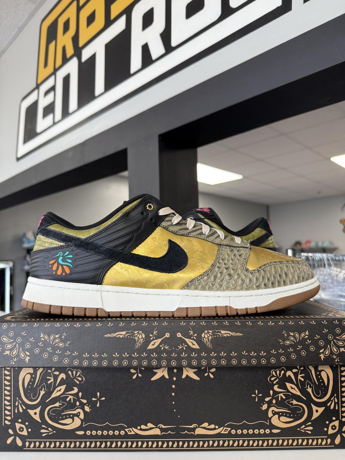 Nike Dunk Low "Día De Muertos" Used Size 14
