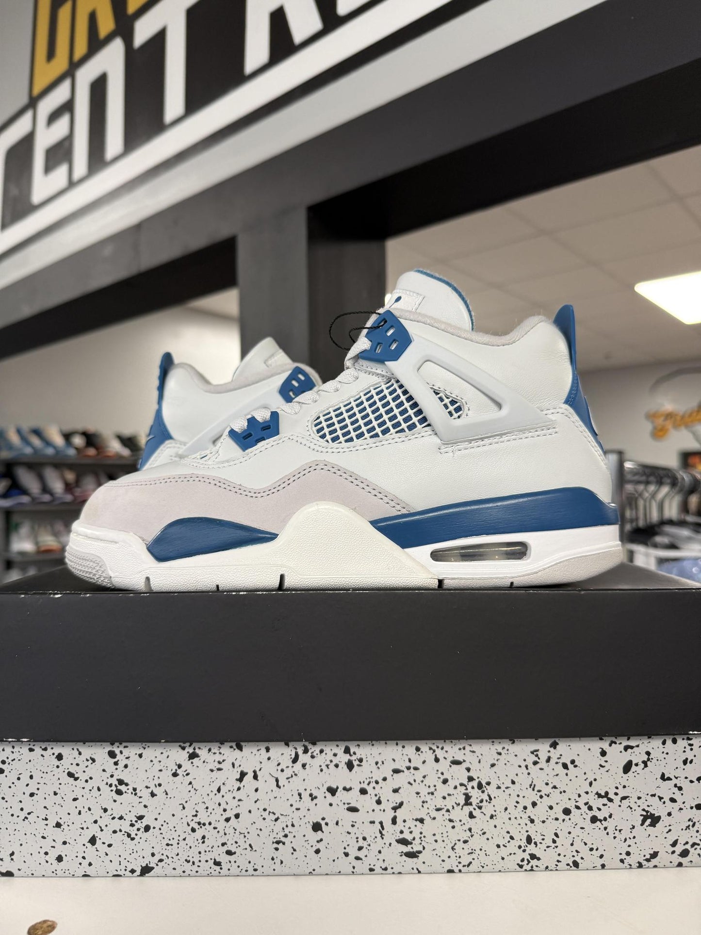 Jordan 4 "Military Blue" Used Size 6.5Y/8W