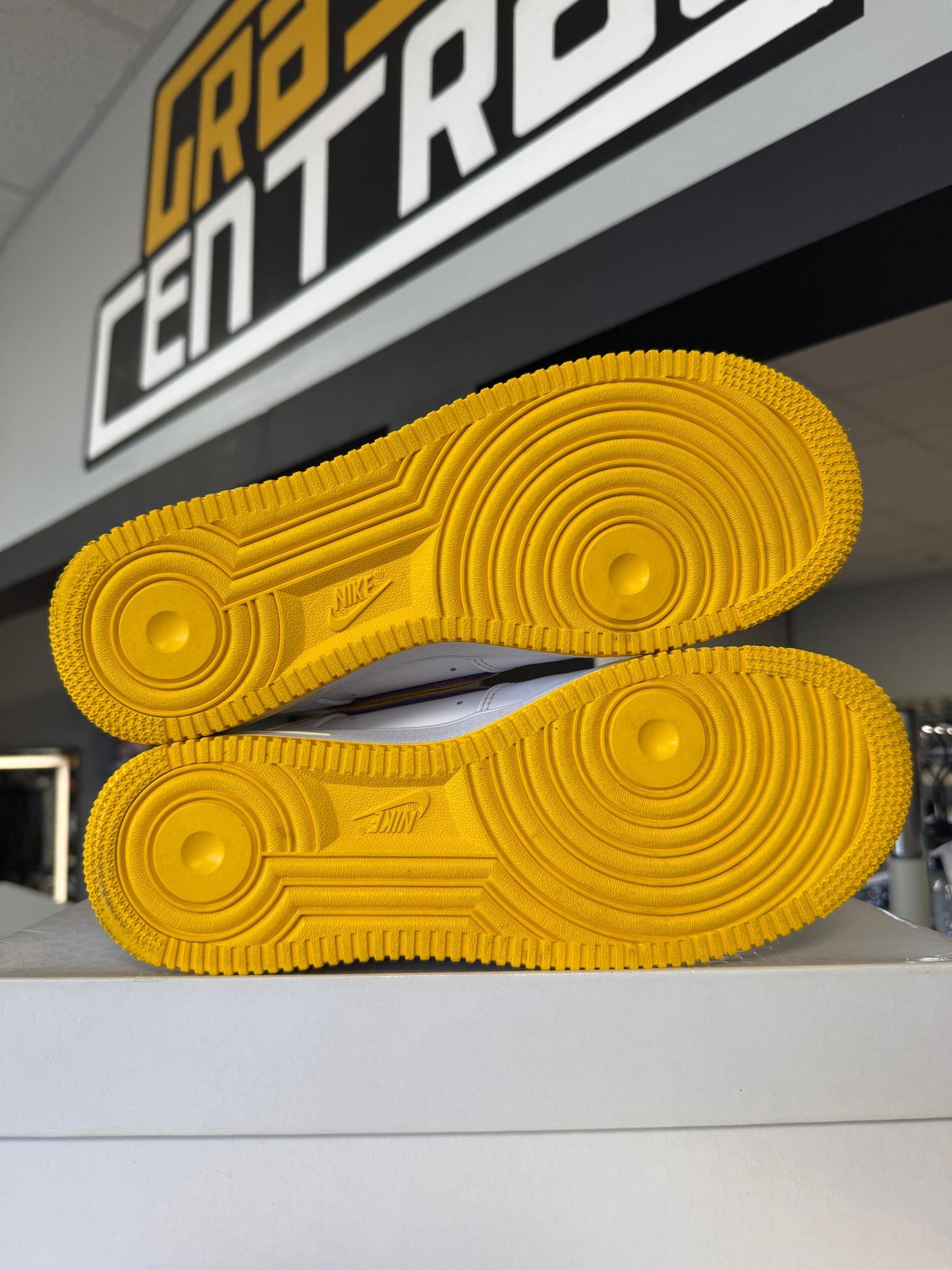 Nike Air Force 1 Low x Kobe "Lakers" Used Size 7.5