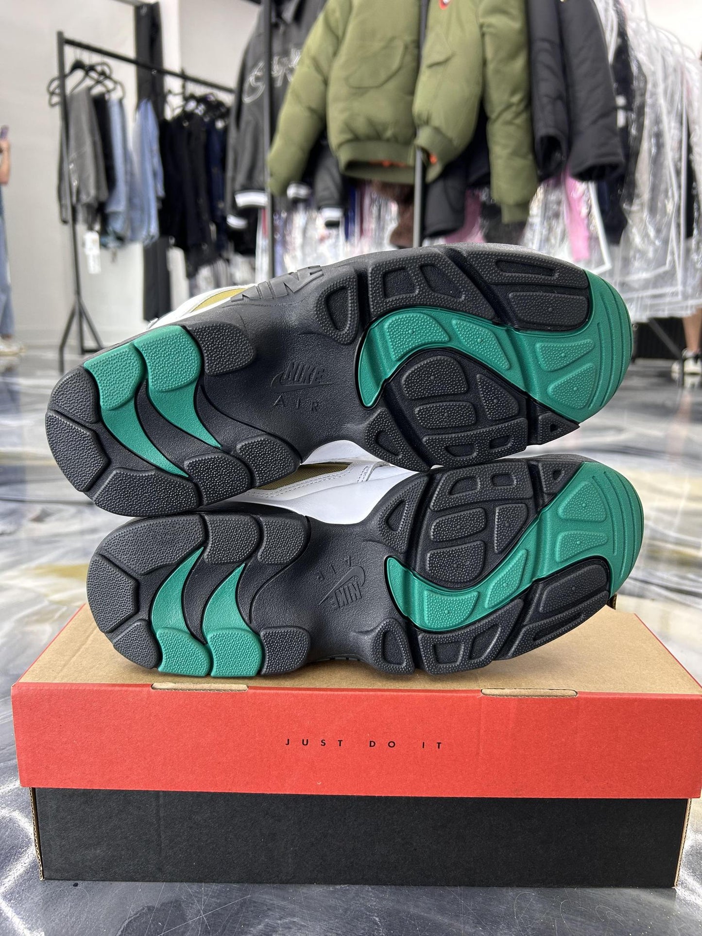 Nike Air Diamond Turf "Emerald" Used Size 10.5