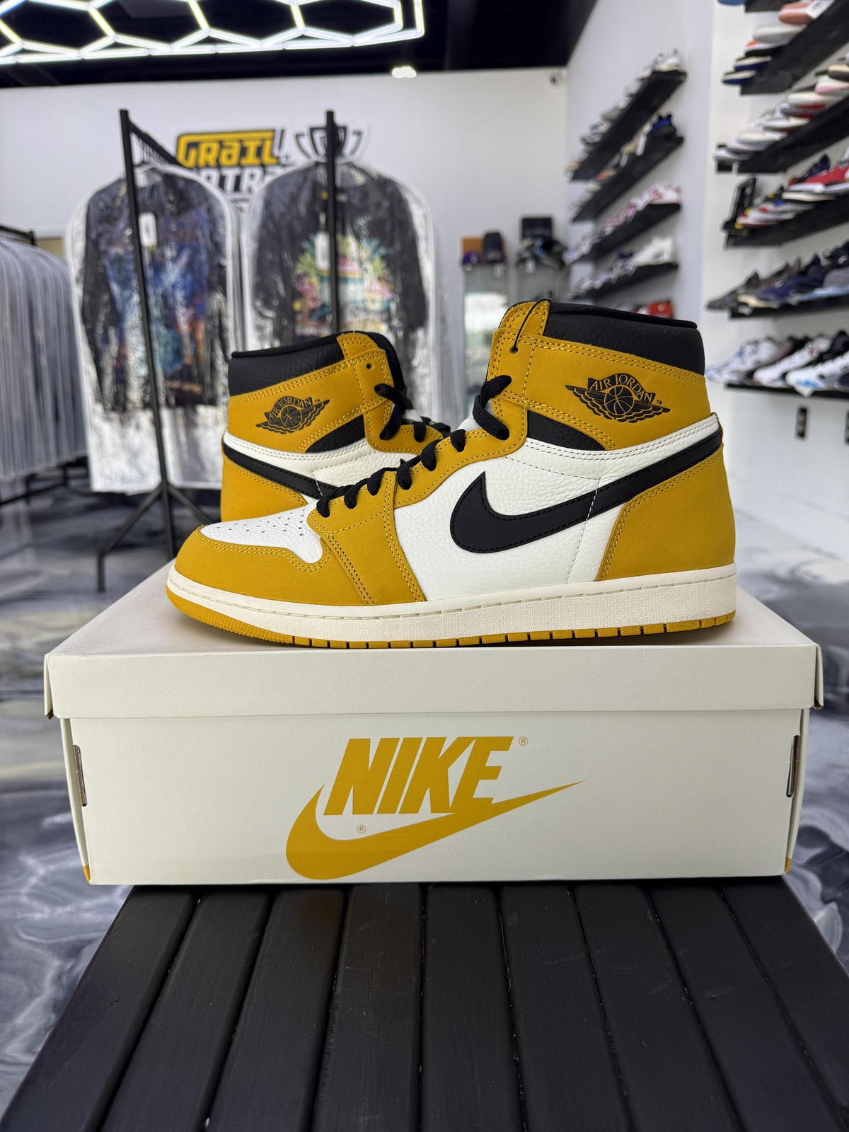 Jordan 1 "Yellow Ochre" Used Size 11.5
