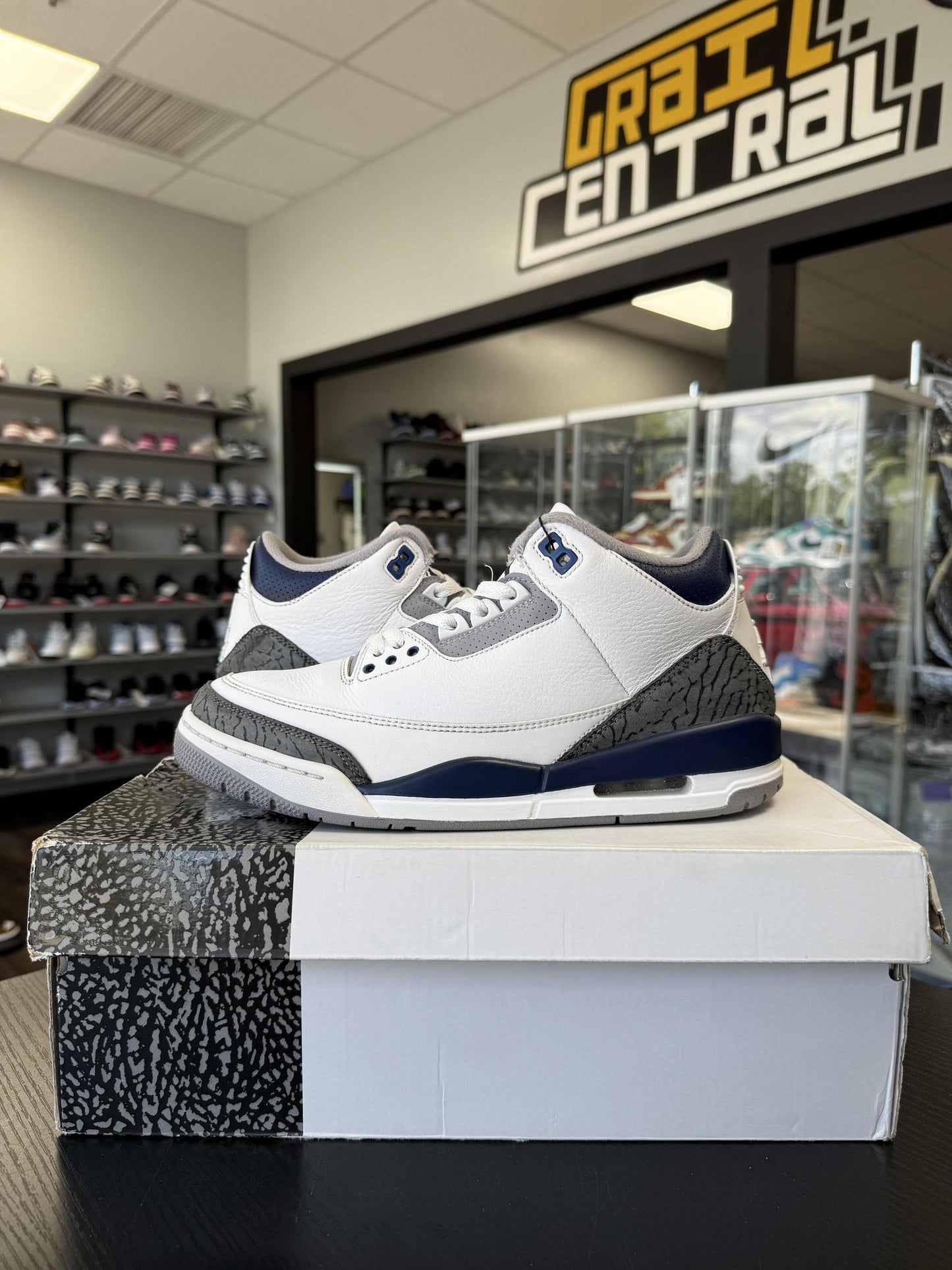 Jordan 3 "Midnight Navy" Used Size 8.5