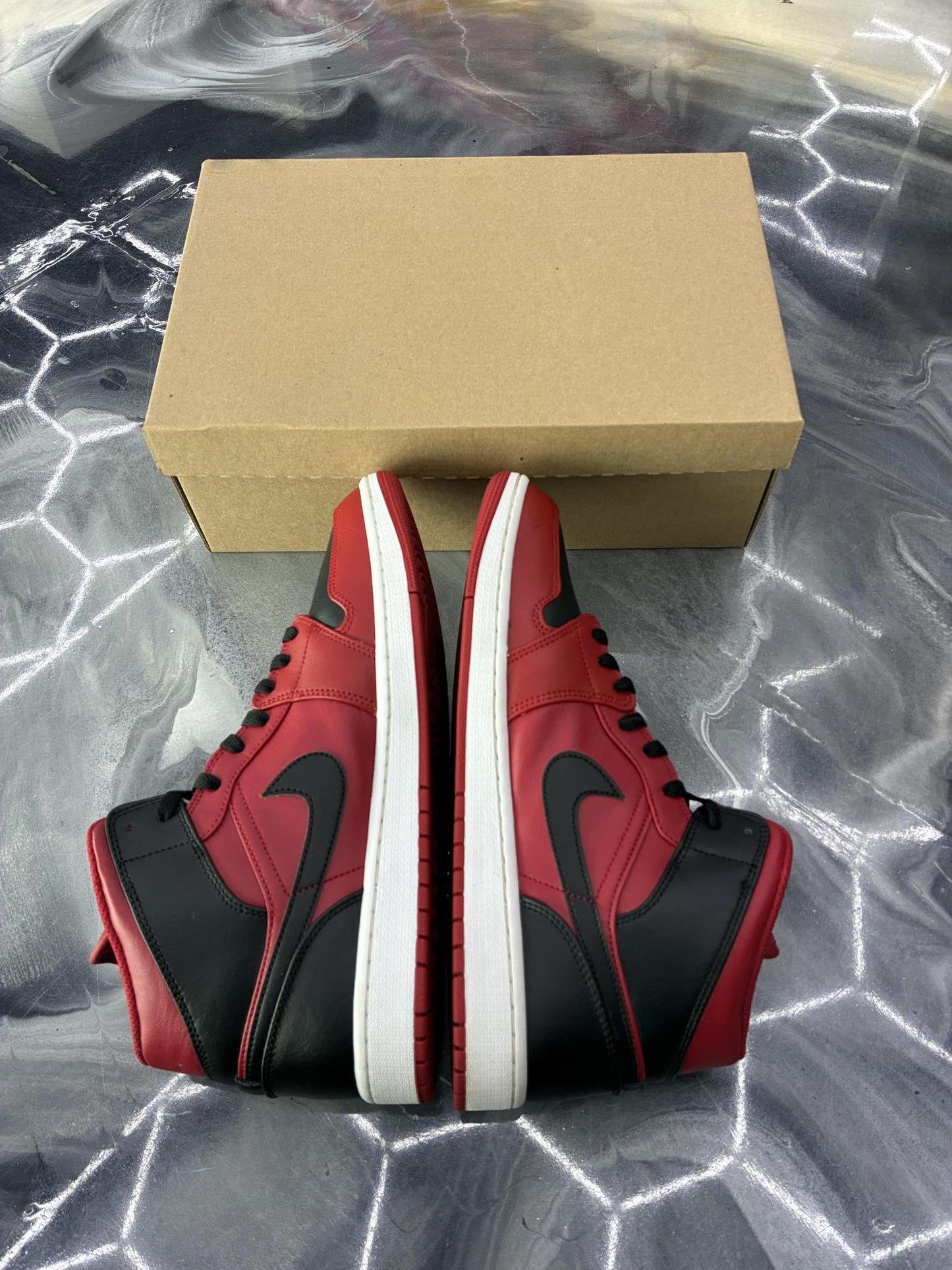 Jordan 1 Mid "Reverse Bred" Used Size 12