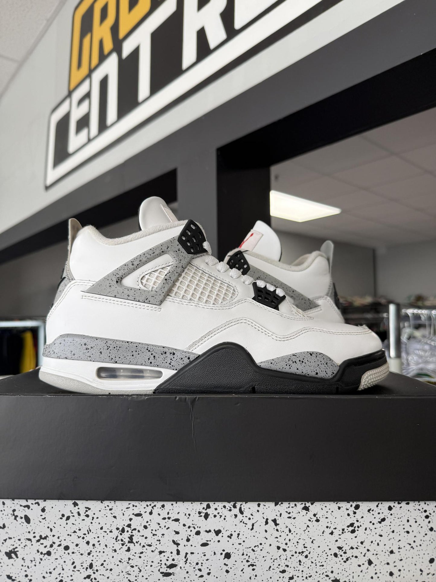 Jordan 4 "White Cement" Used Size 8