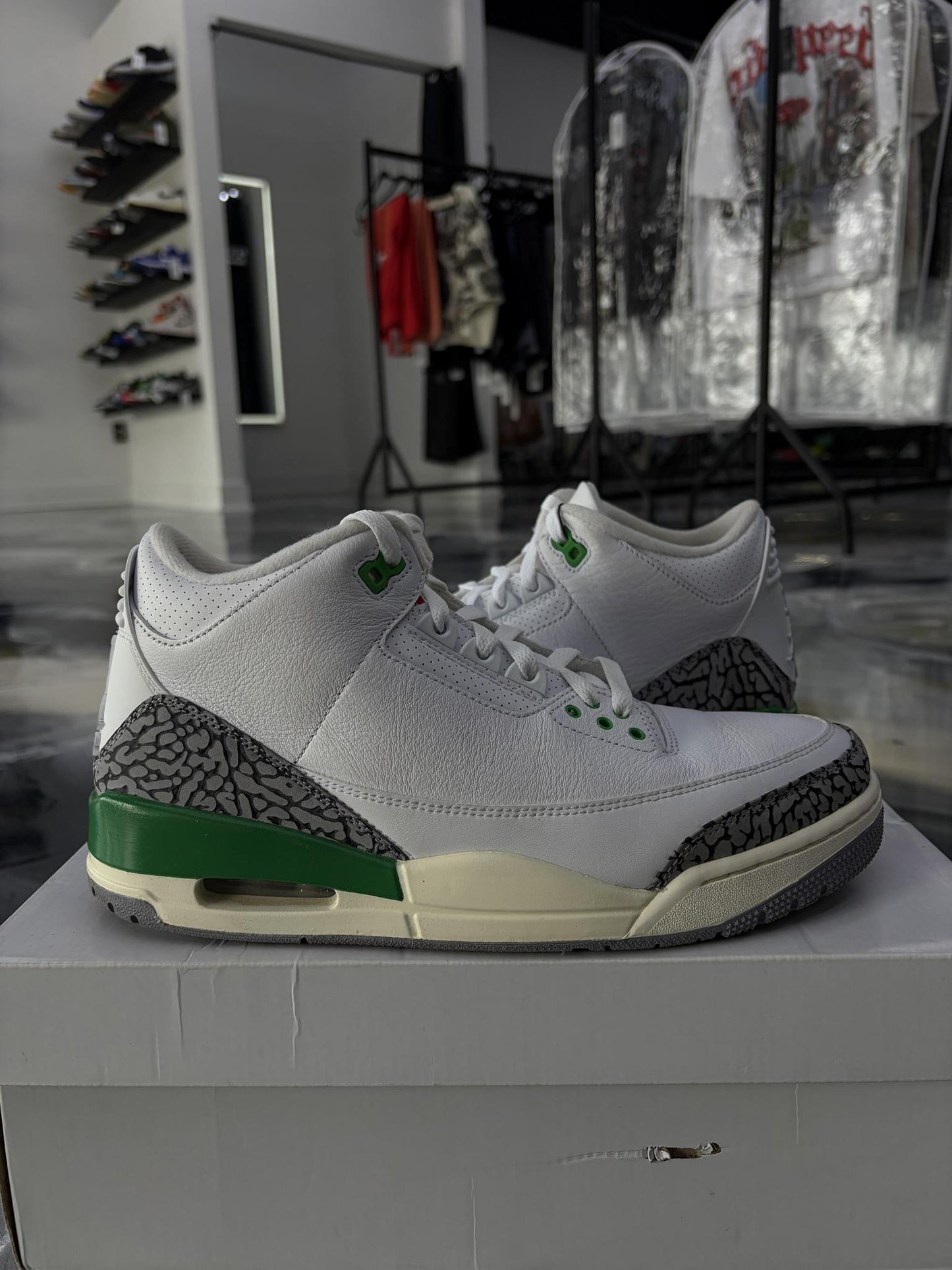 Jordan 3 "Lucky Green" Used Size 10.5W/9M