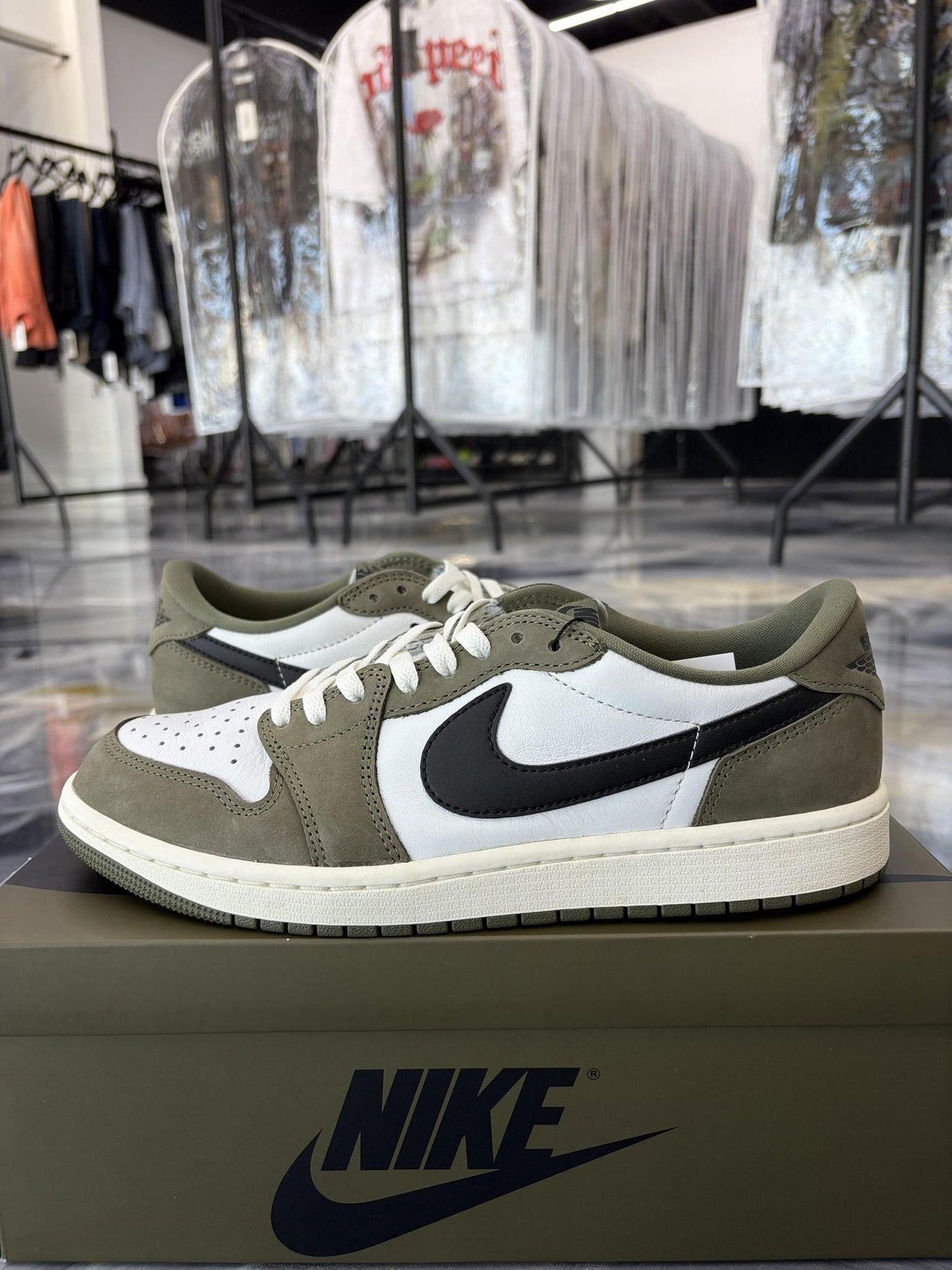 Jordan 1 Low "Olive" Used Size 9.5