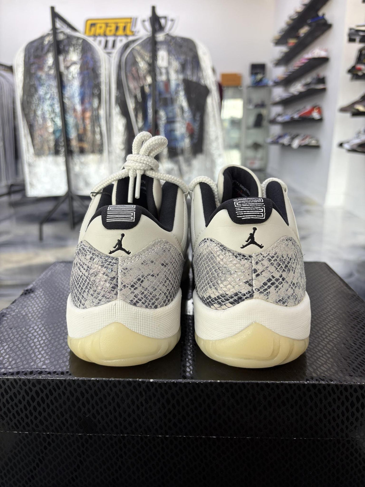 Jordan 11 Low "Snakeskin" Used Size 9