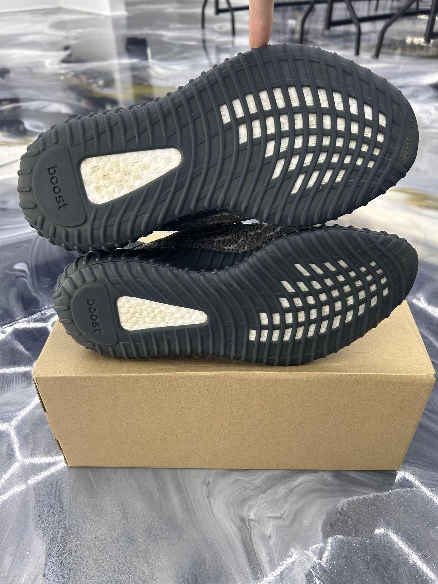 Yeezy 350 V2 "MX Dark Salt" Used Size 9.5