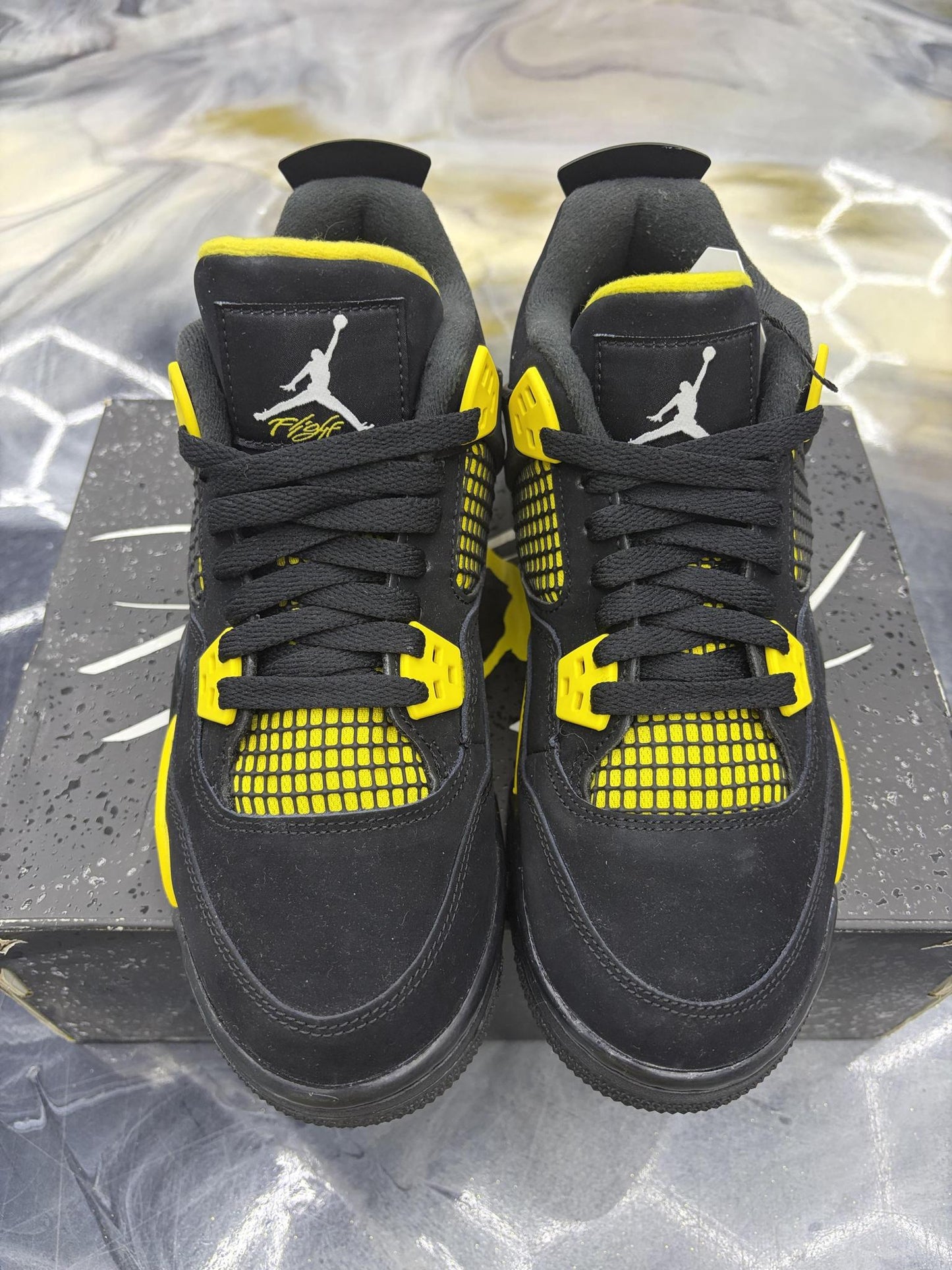 Jordan 4 "Thunder" Used Size 6.5Y/8W