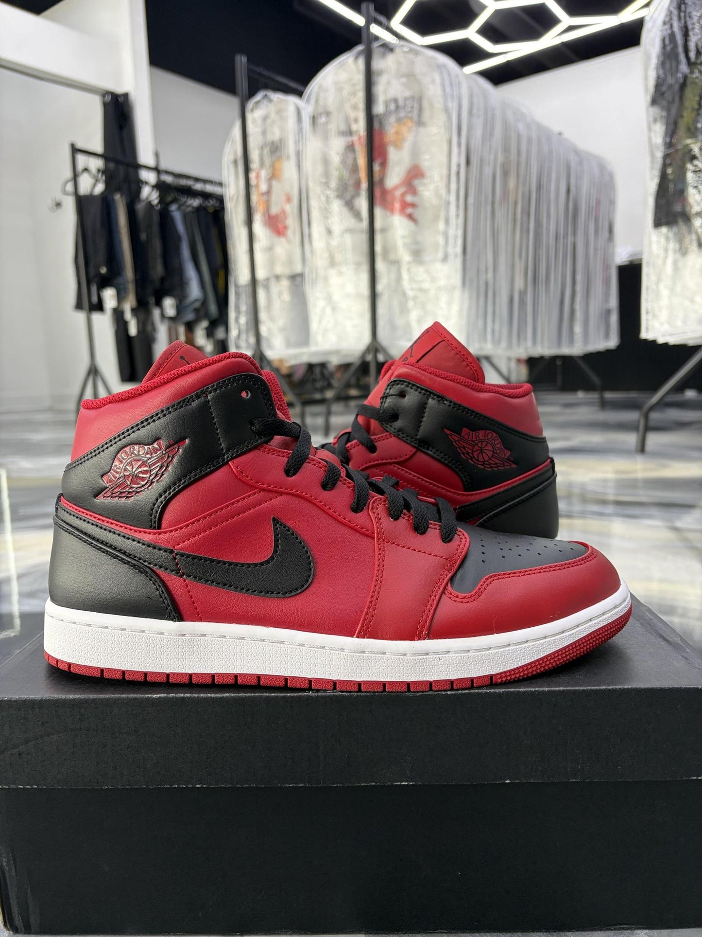 Jordan 1 Mid "Reverse Bred" Used Size 10