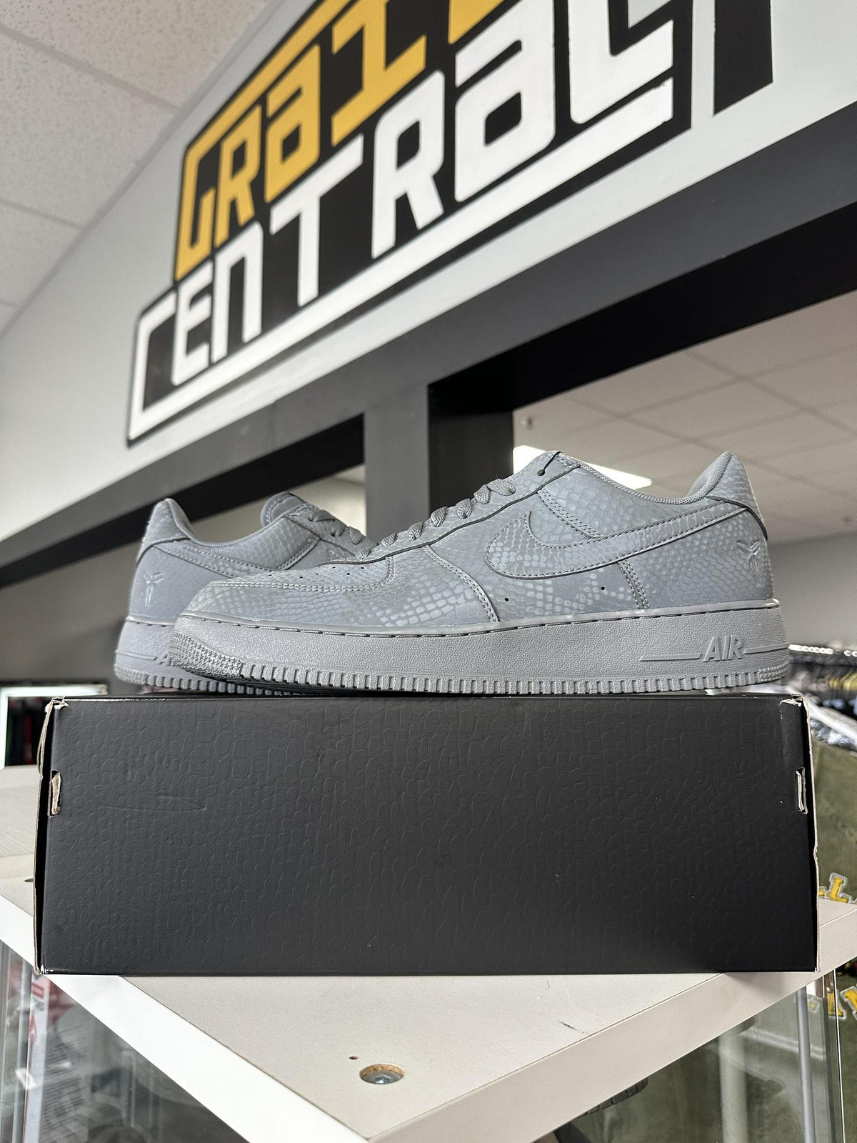 Nike Air Force One Low Kobe "Wolf Grey" Used Size 13