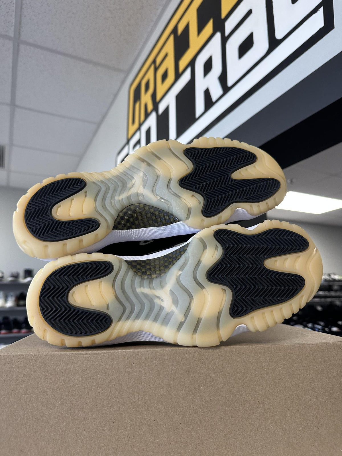 Jordan 11 "Gratitude" Size 10 Used