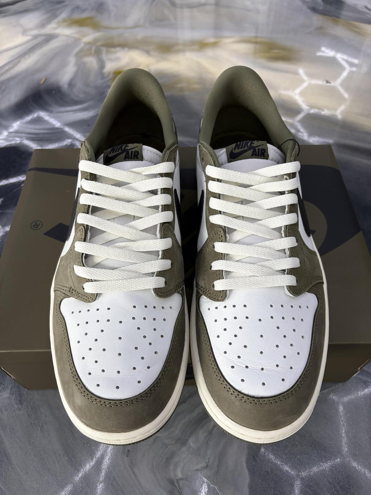 Jordan 1 Low Medium Olive Used