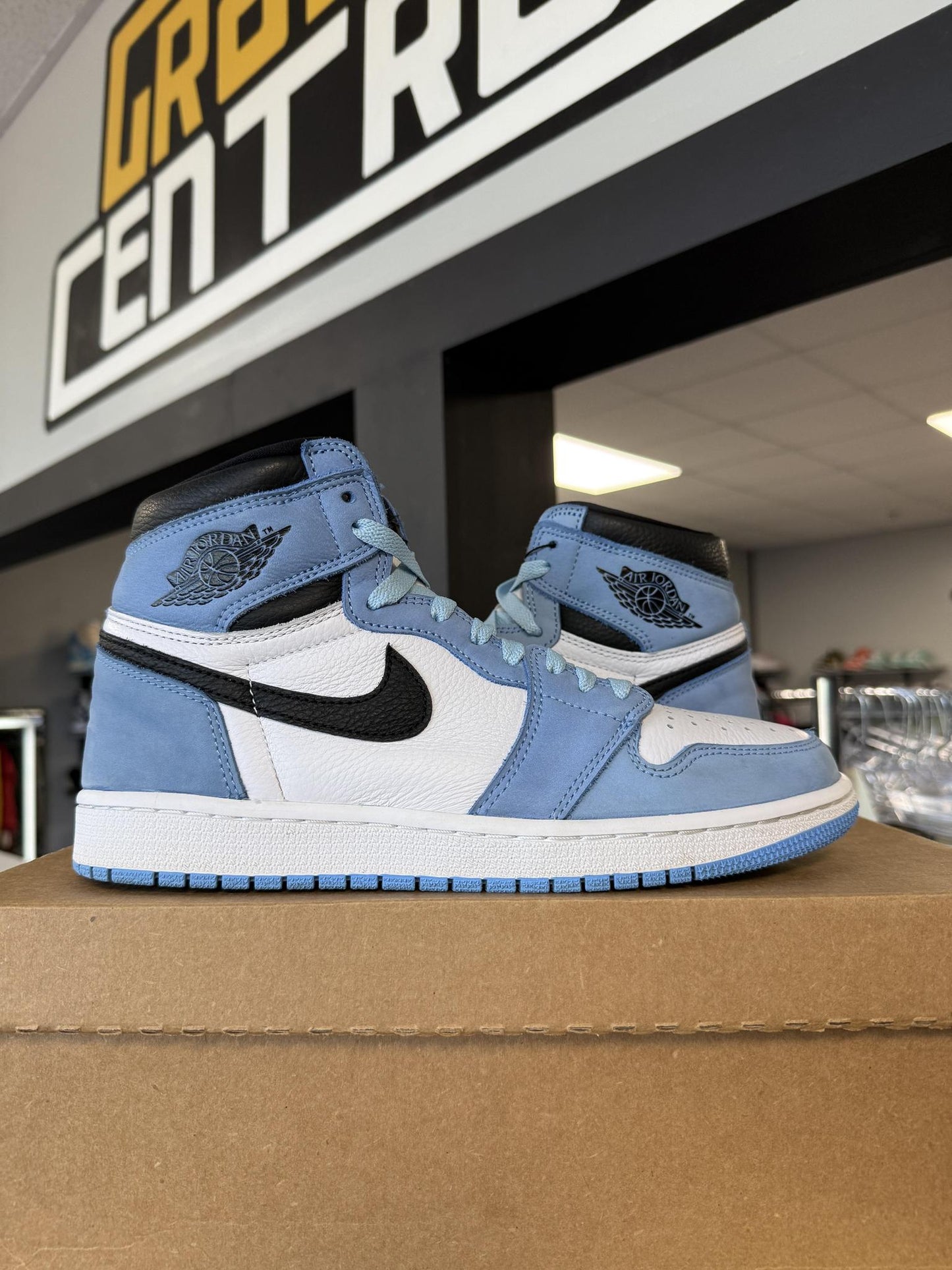 Jordan 1 "University Blue" Used Size 9