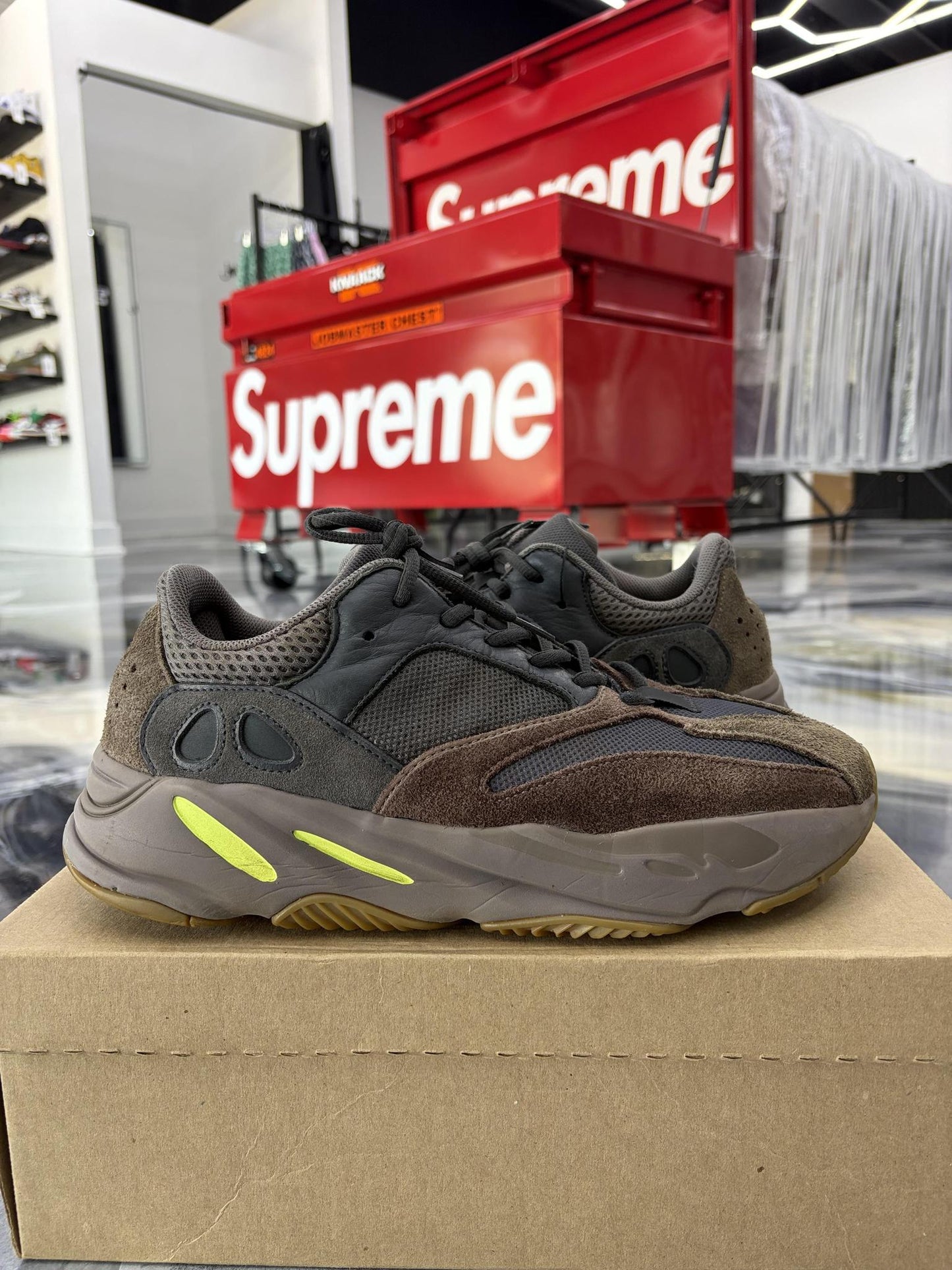 Yeezy 700 "Mauve" Used Size 12