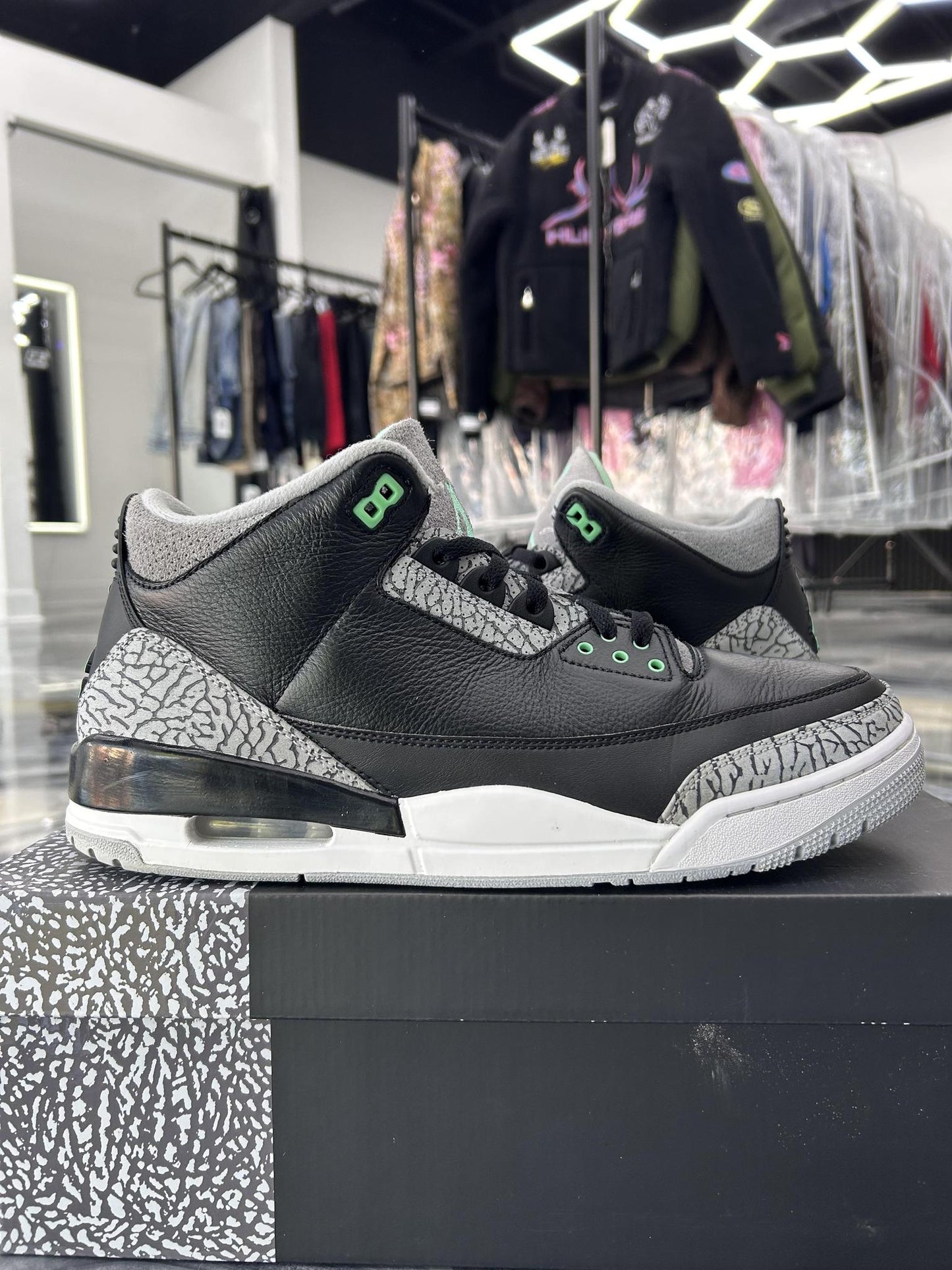 Jordan 3 "Green Glow" Used Size 13