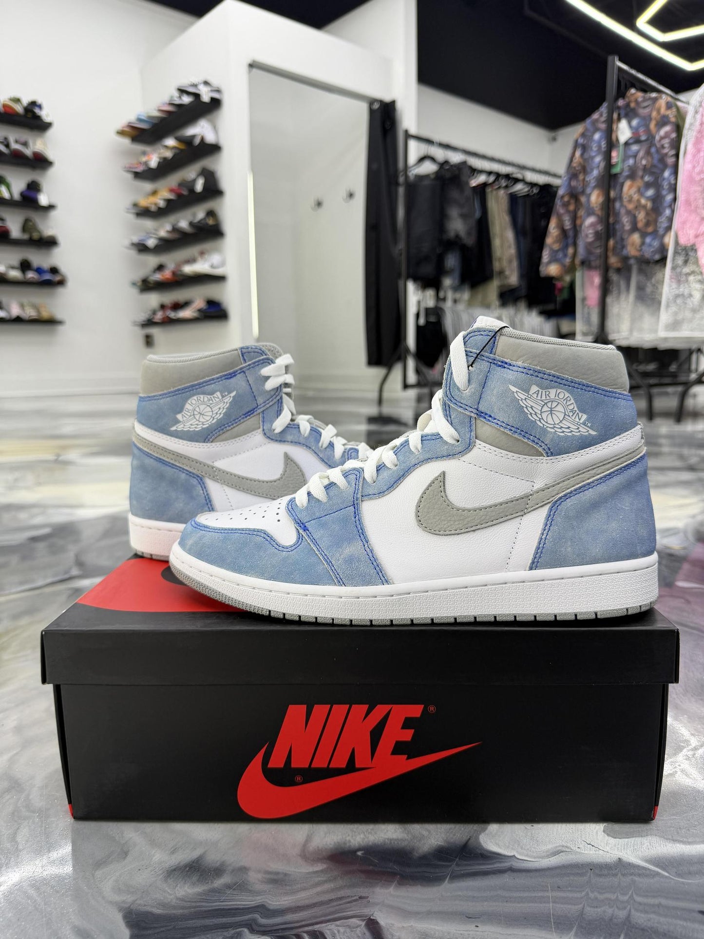 Jordan 1 Hyper Royal Used Size 11