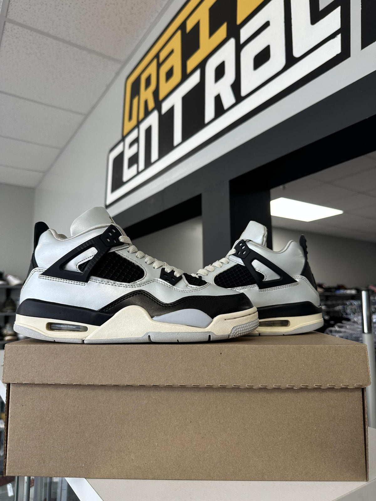 Jordan 4 Platinum Gold Used