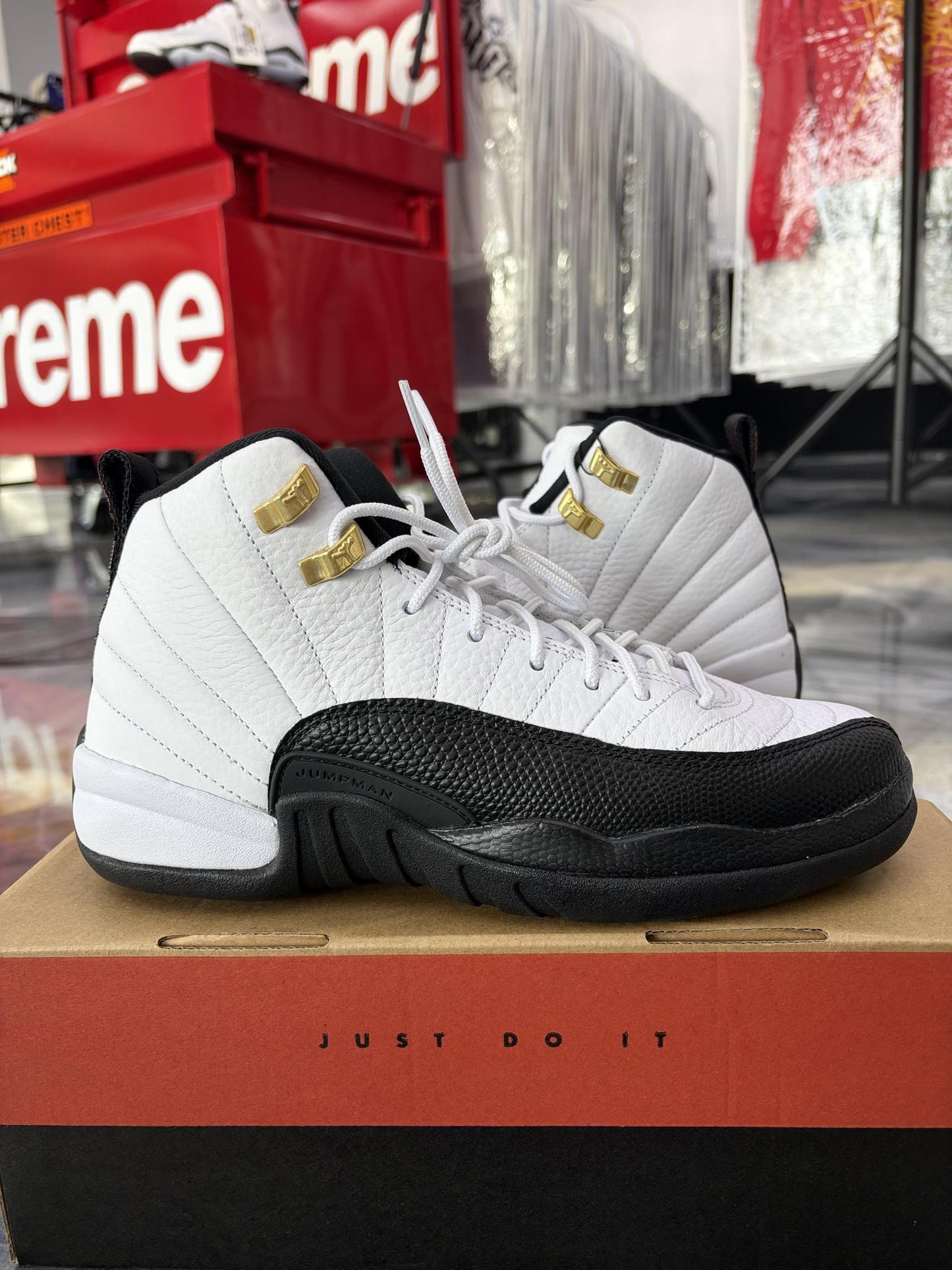 Jordan 12 "Taxi" Used Size 7Y/8.5W
