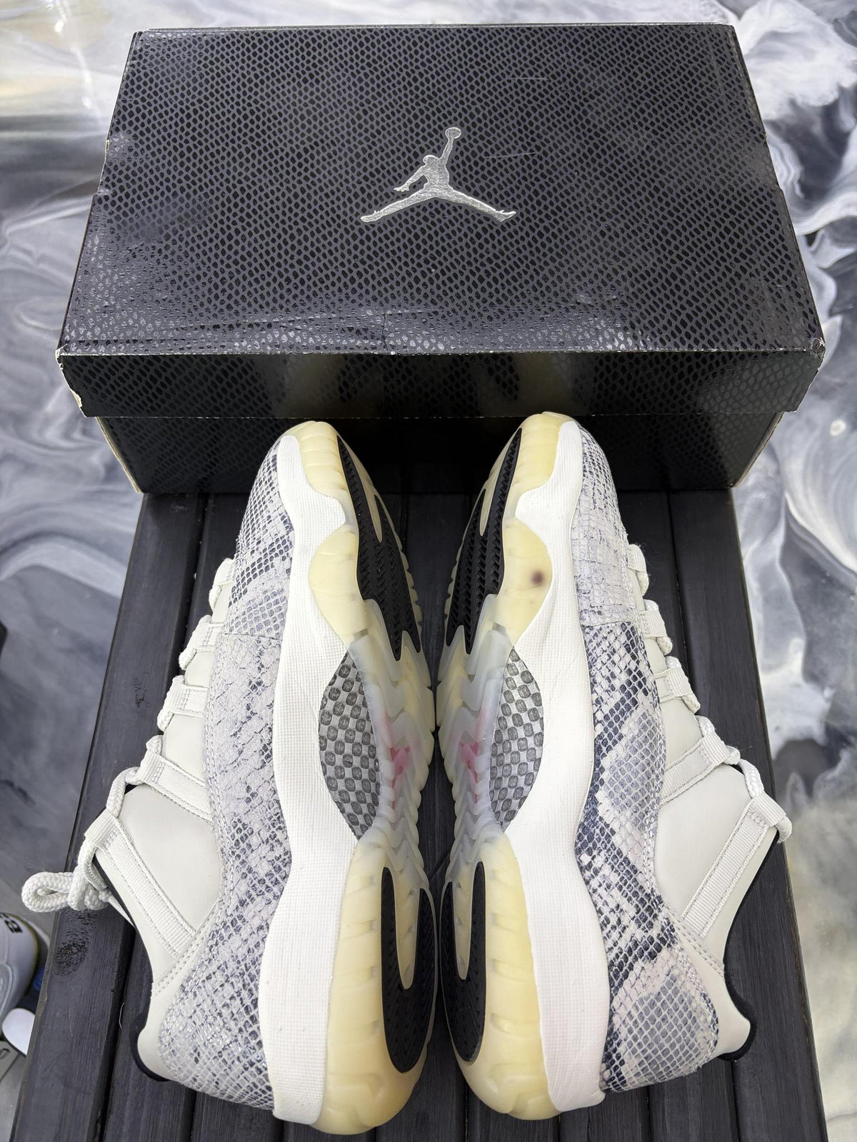 Jordan 11 Low "Snakeskin" Used Size 9
