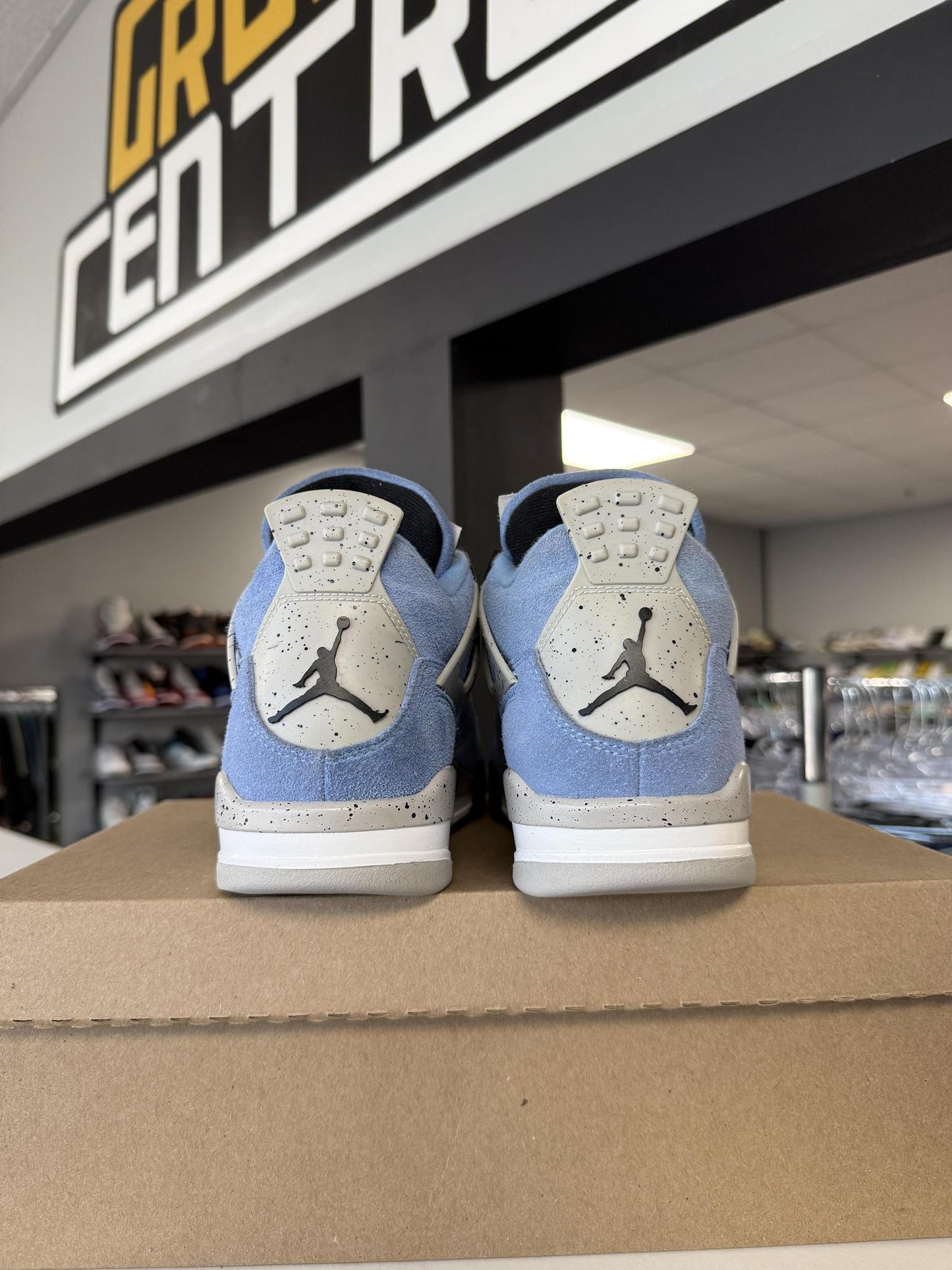 Jordan 4 "University Blue" Used Size 8.5