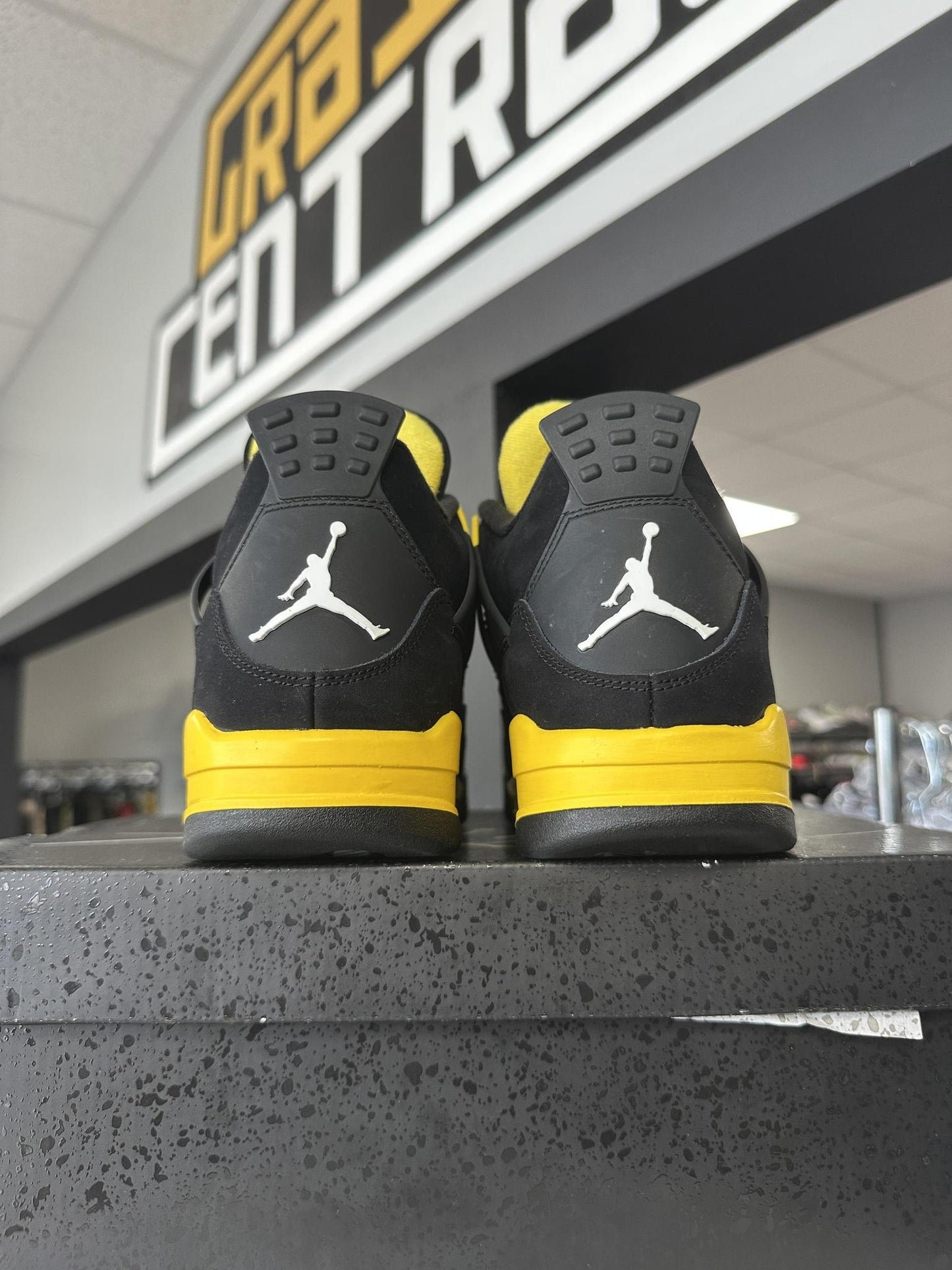 Jordan 4 "Thunder" Size 10