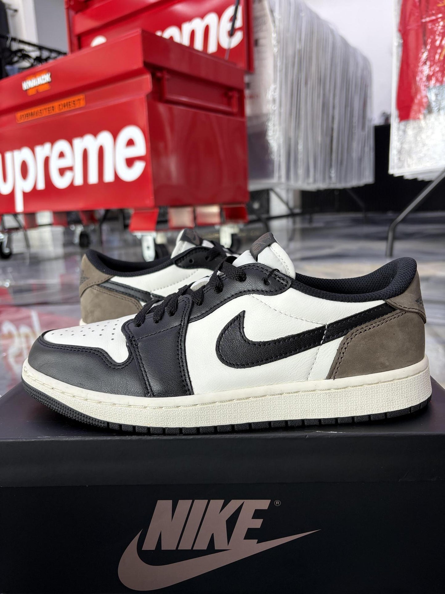 Jordan 1 Low "Mocha" Used Size 9