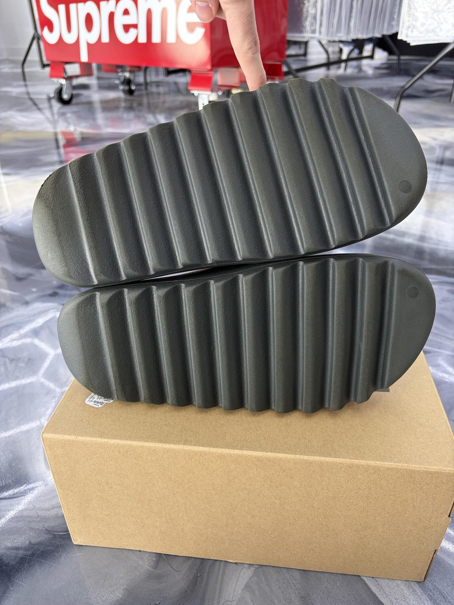 Adidas Yeezy Slide "Dark Onyx" Used Size 12